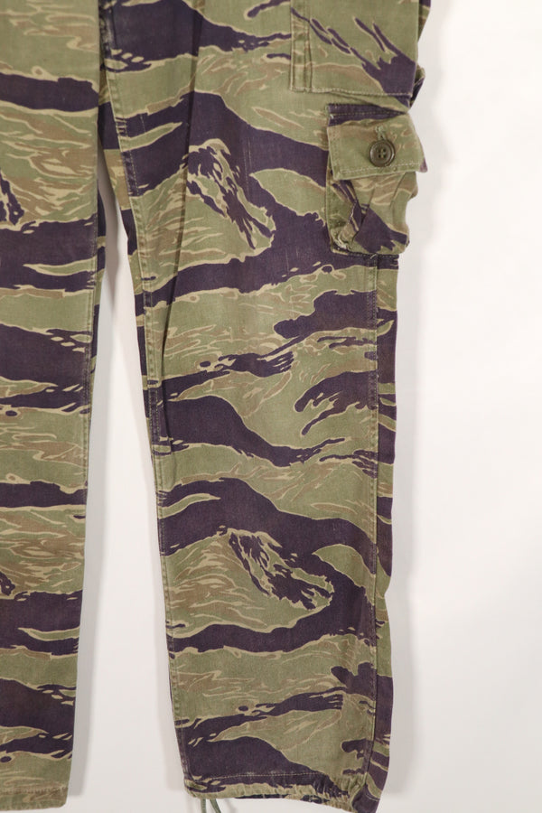 正品经典虎纹图案裤子，二手，有修补痕迹