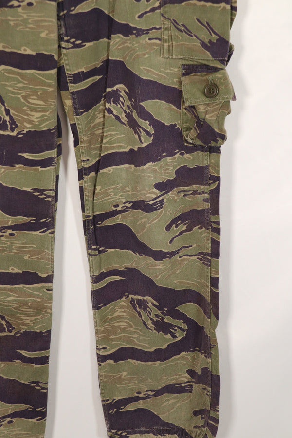 正品经典虎纹图案裤子，二手，有修补痕迹