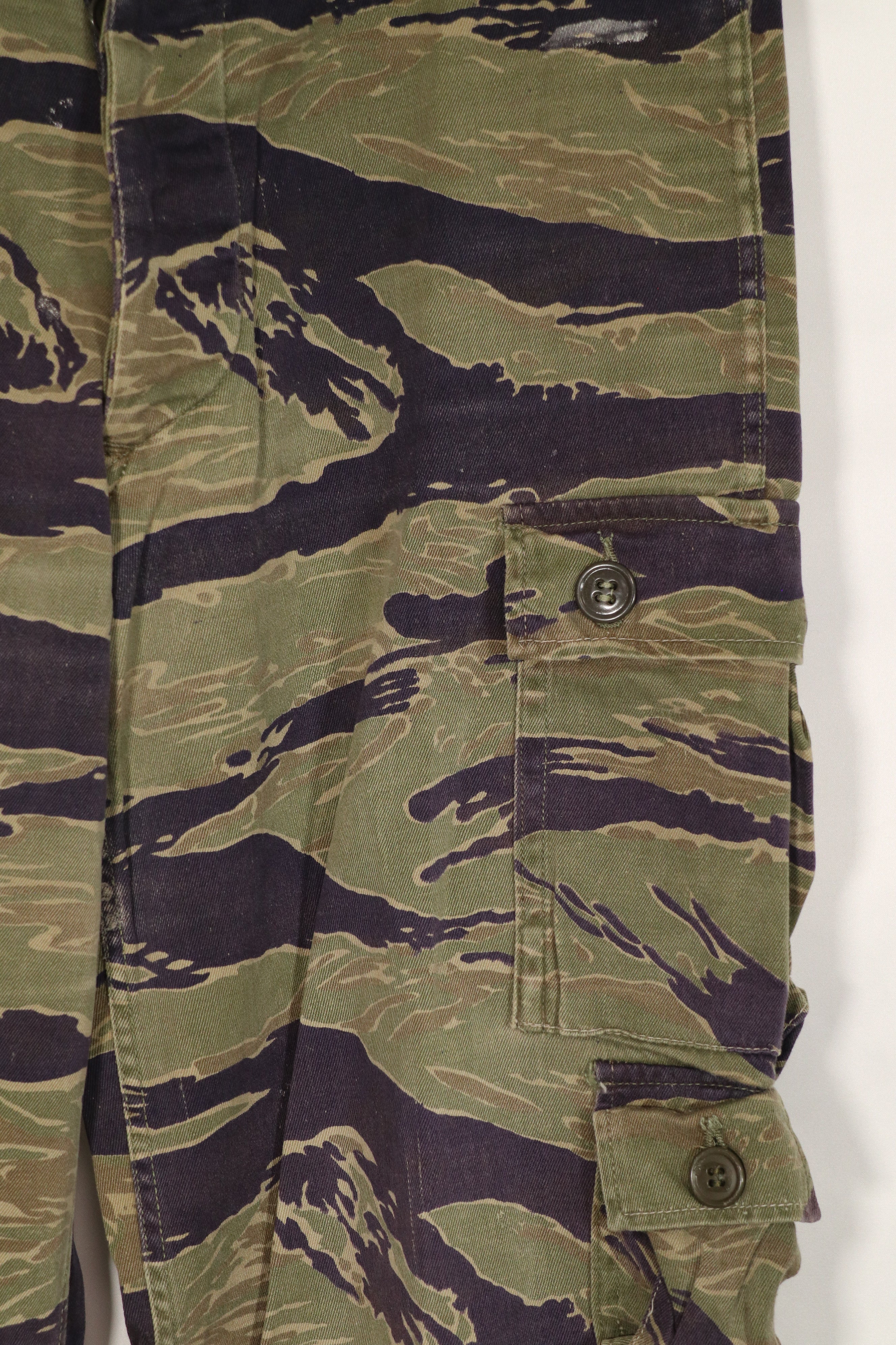 正品经典虎纹图案裤子，二手，有修补痕迹