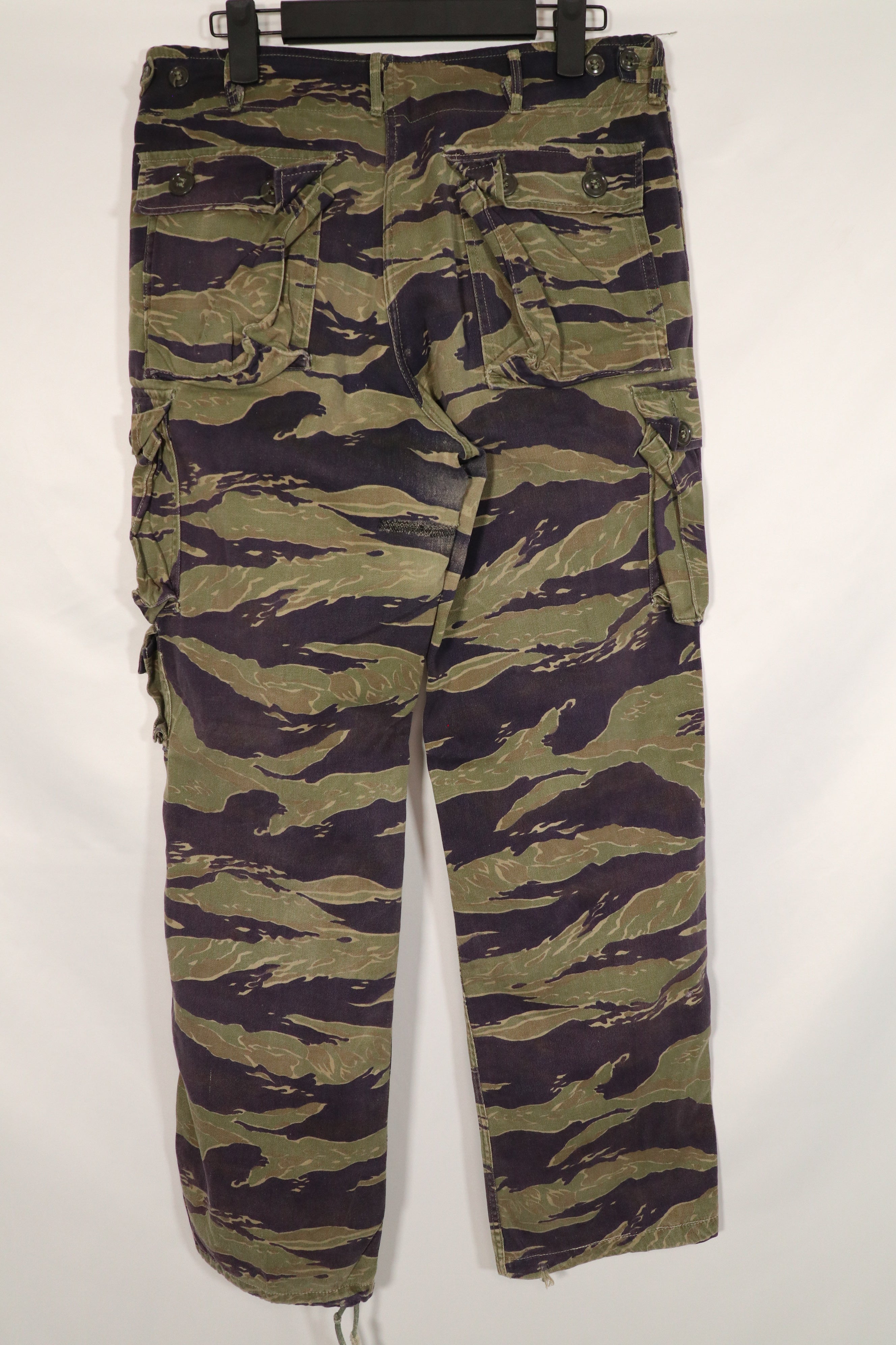 正品经典虎纹图案裤子，二手，有修补痕迹