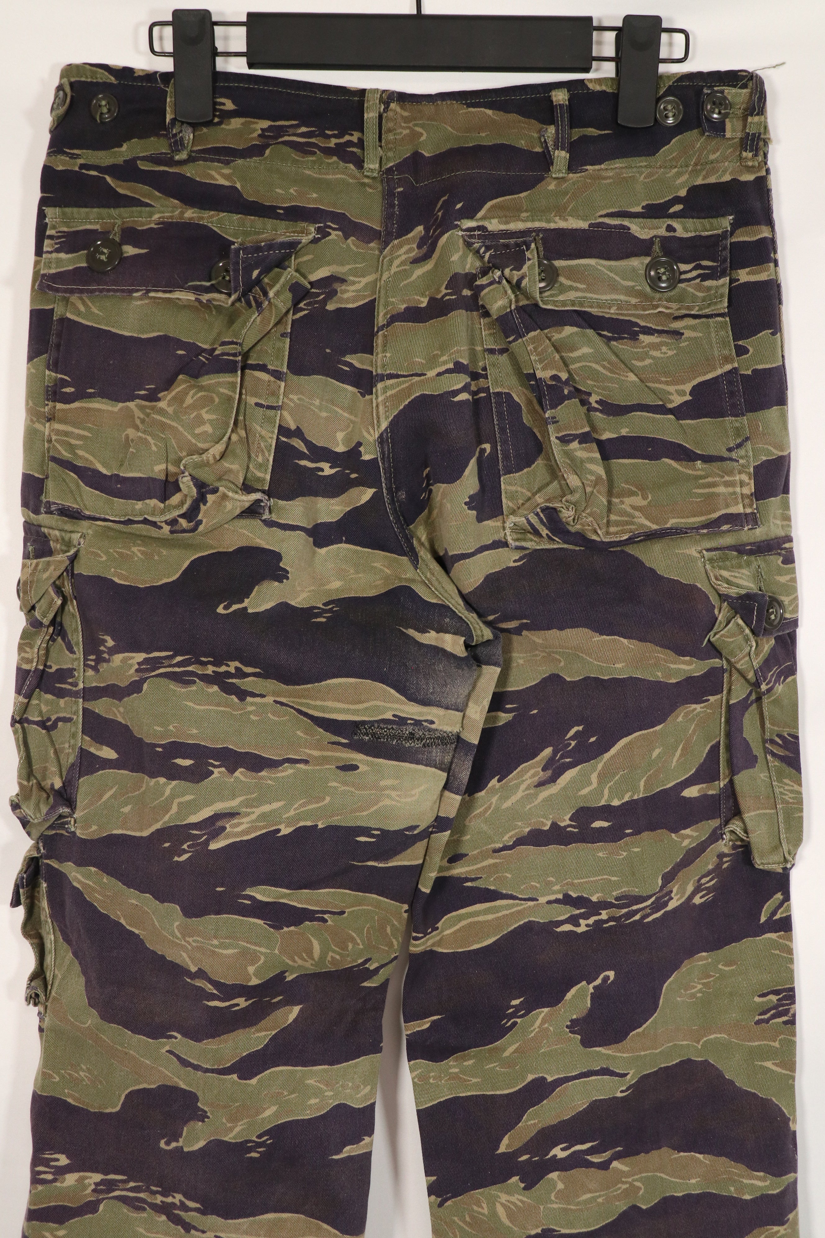 正品经典虎纹图案裤子，二手，有修补痕迹