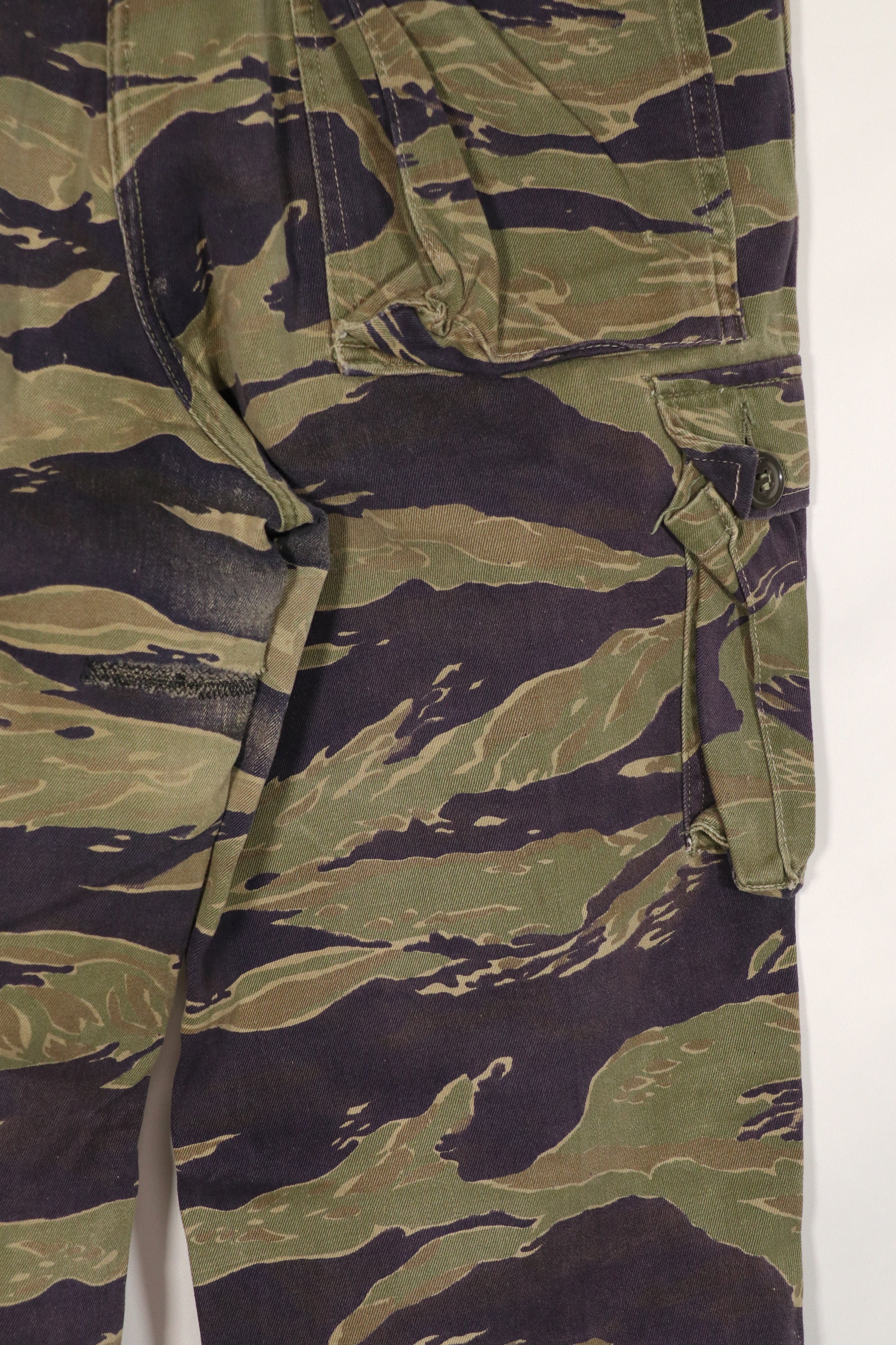 正品经典虎纹图案裤子，二手，有修补痕迹