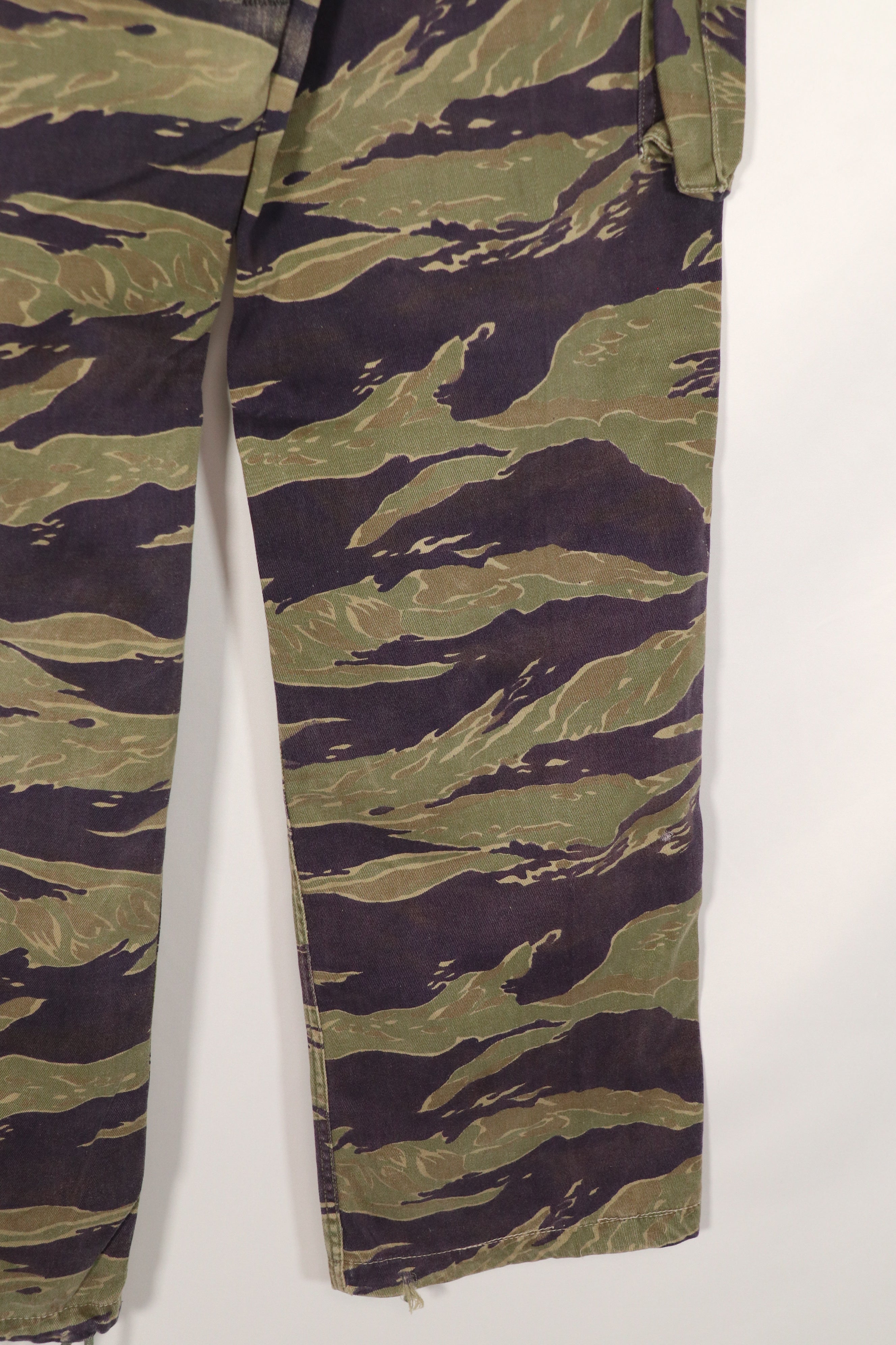 正品经典虎纹图案裤子，二手，有修补痕迹