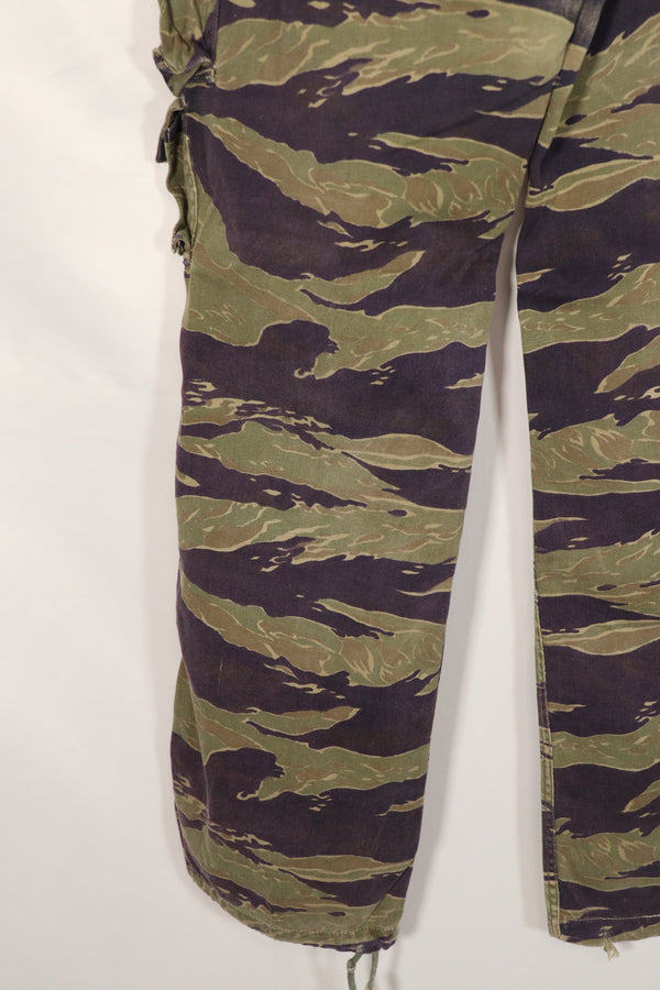 正品经典虎纹图案裤子，二手，有修补痕迹