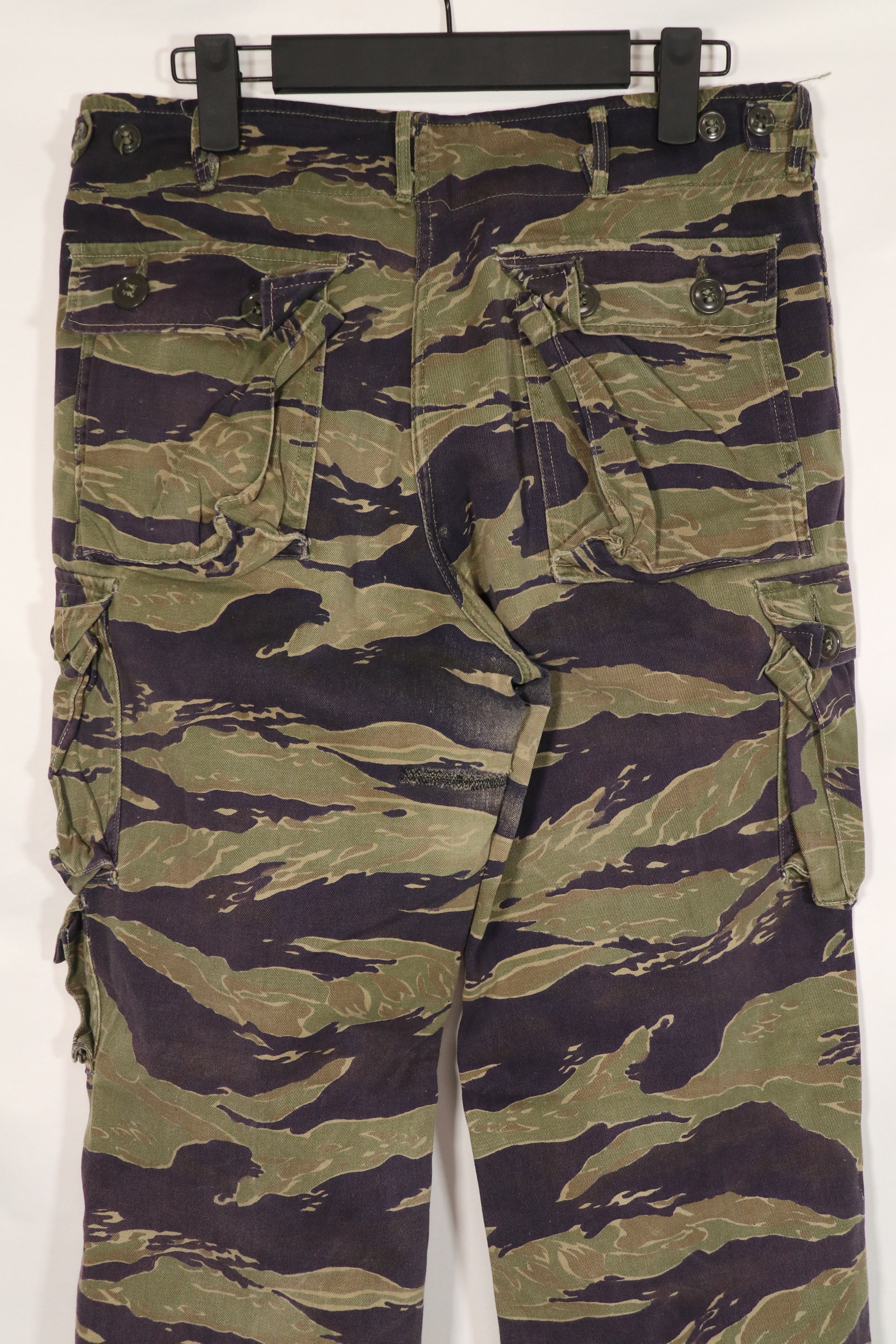 正品经典虎纹图案裤子，二手，有修补痕迹