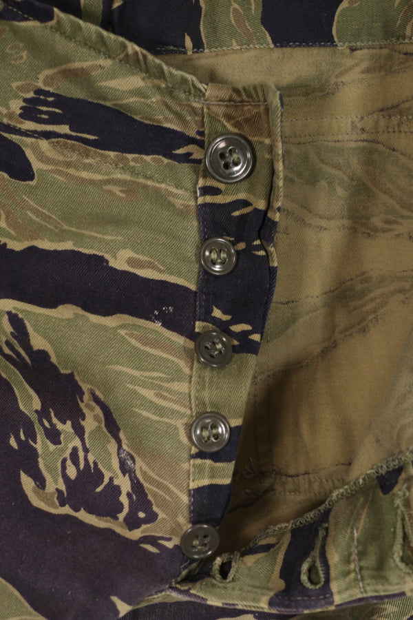 正品经典虎纹图案裤子，二手，有修补痕迹