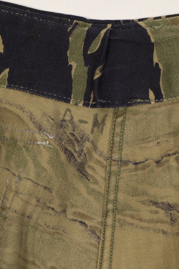 正品经典虎纹图案裤子，二手，有修补痕迹