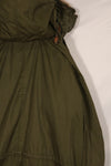 Early 1950s MEDIUM M51 Field Parka with coyote hood, used.