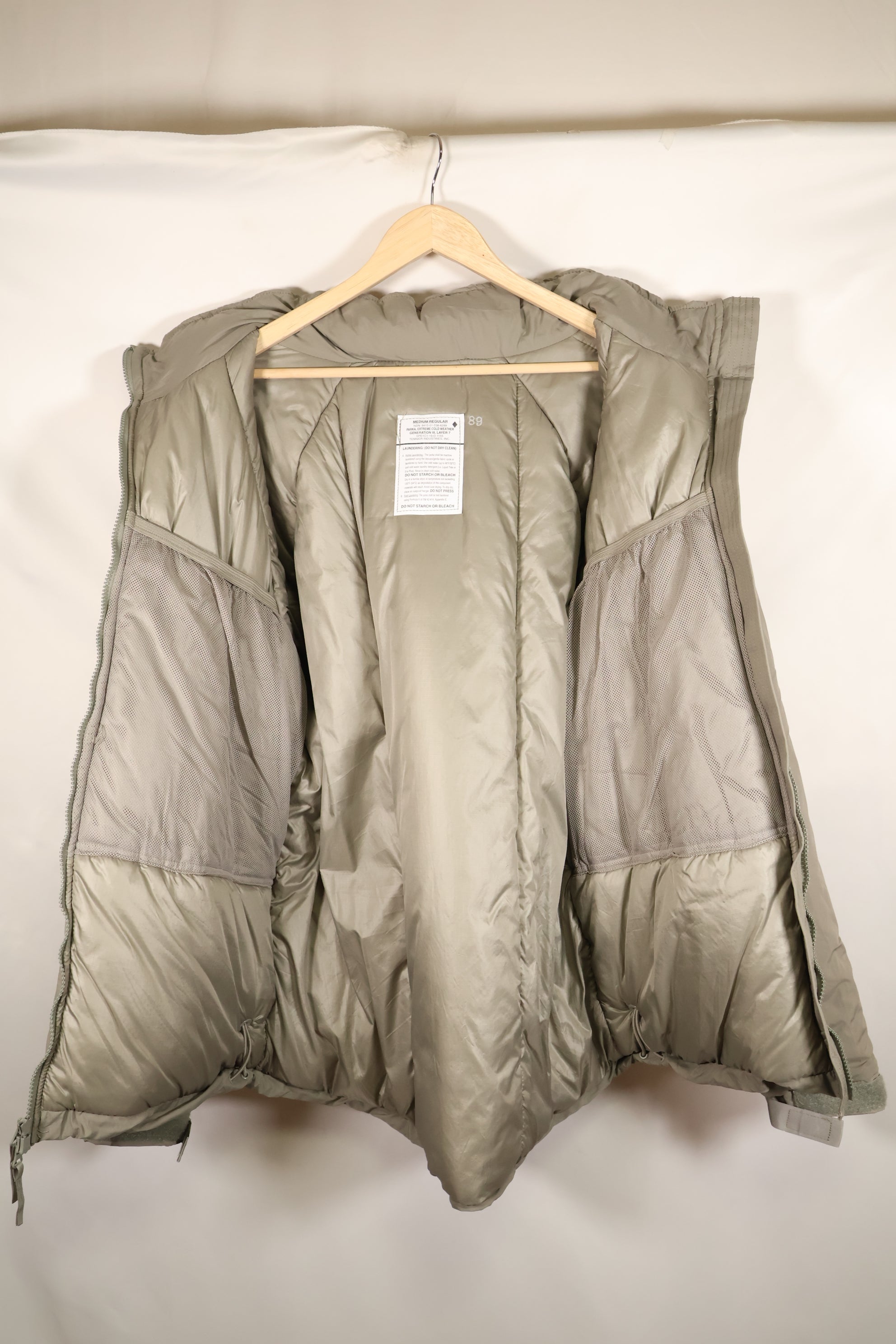 2019年契約　M-R　アメリカ軍　ECWCS　極寒冷地用　GENERATION III　LEVEL 7　中古品