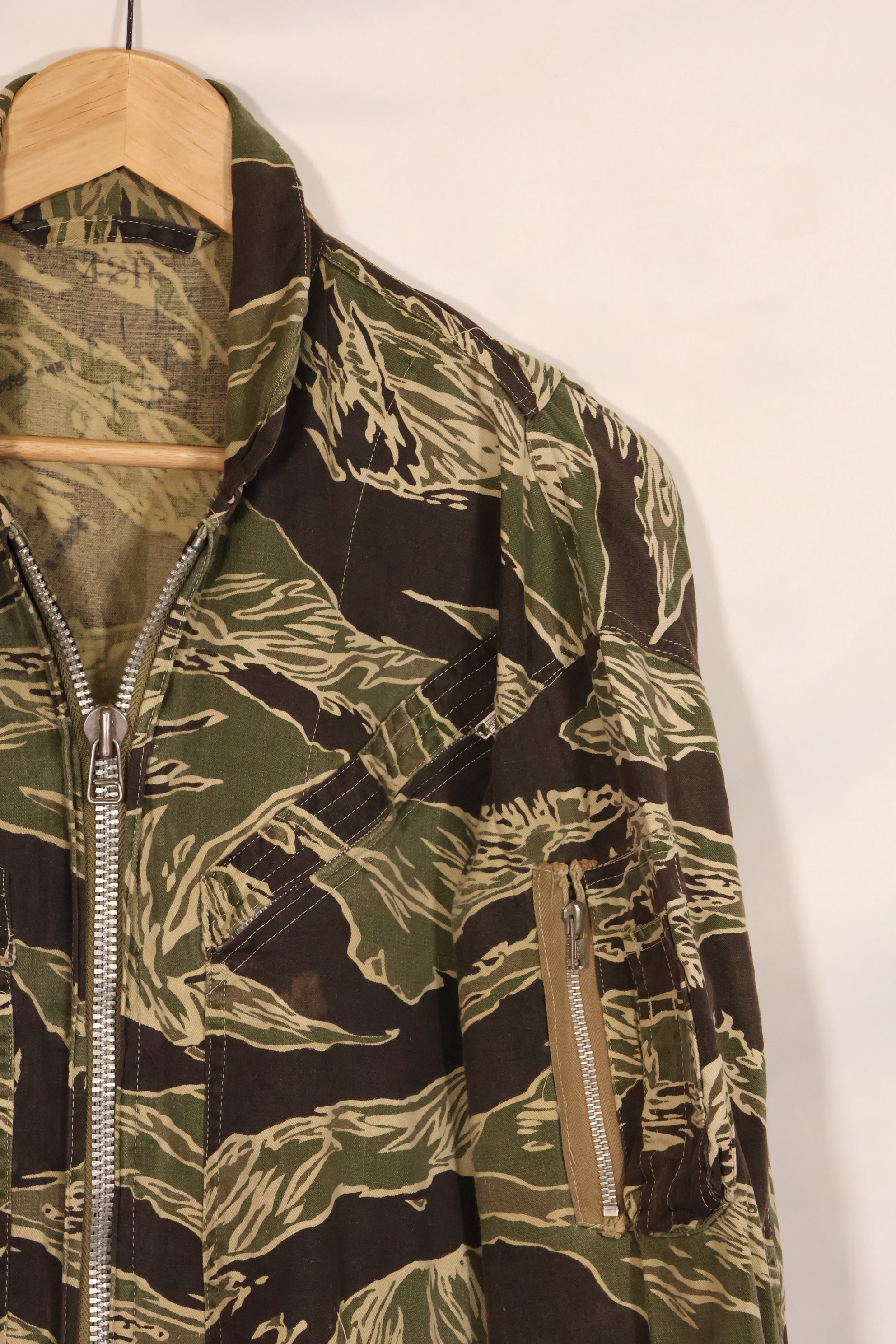 1960年代　42R  沖縄タイガーパターン　タイガーストライプ　フライトスーツ　中古品　ジッパー破損あり