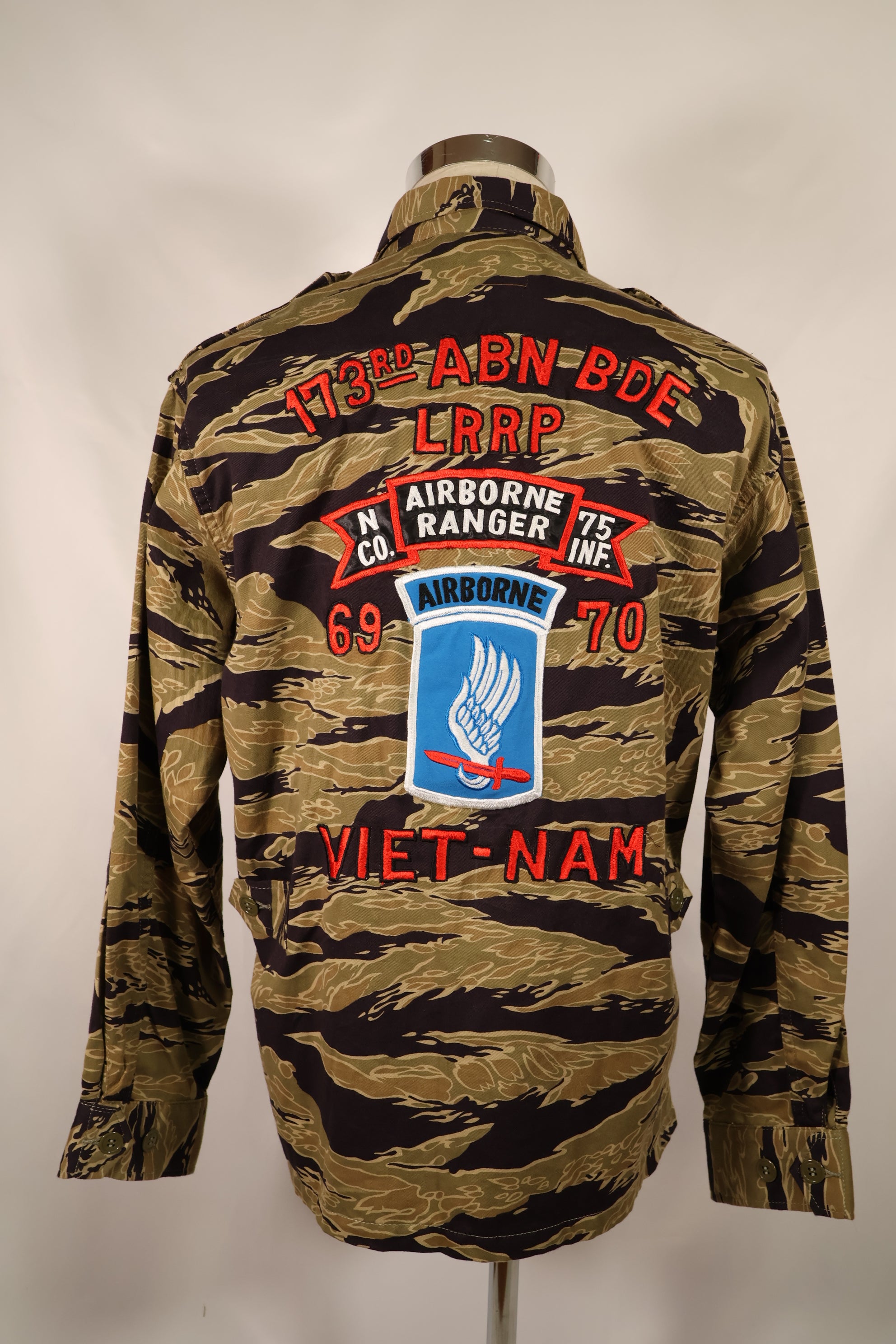 【限定生産品】レプリカ　沖縄 Mugi's 刺繍　MILITARIA 1911 ゴールドタイガー2nd Modeジャケット　ツアージャケット