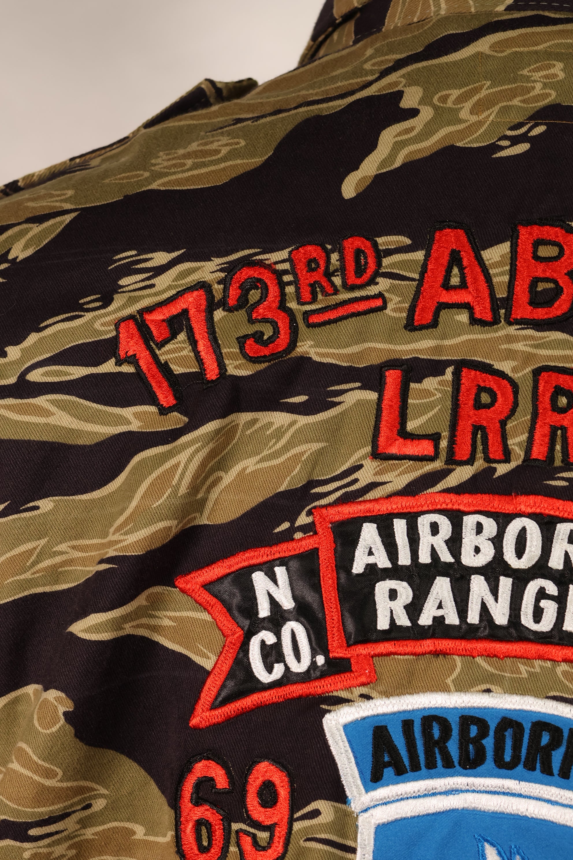 【限定生産品】レプリカ　沖縄 Mugi's 刺繍　MILITARIA 1911 ゴールドタイガー2nd Modeジャケット　ツアージャケット