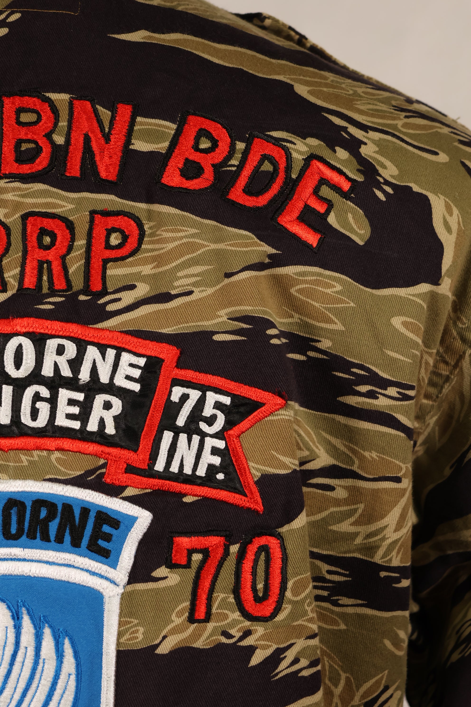 【限定生産品】レプリカ　沖縄 Mugi's 刺繍　MILITARIA 1911 ゴールドタイガー2nd Modeジャケット　ツアージャケット