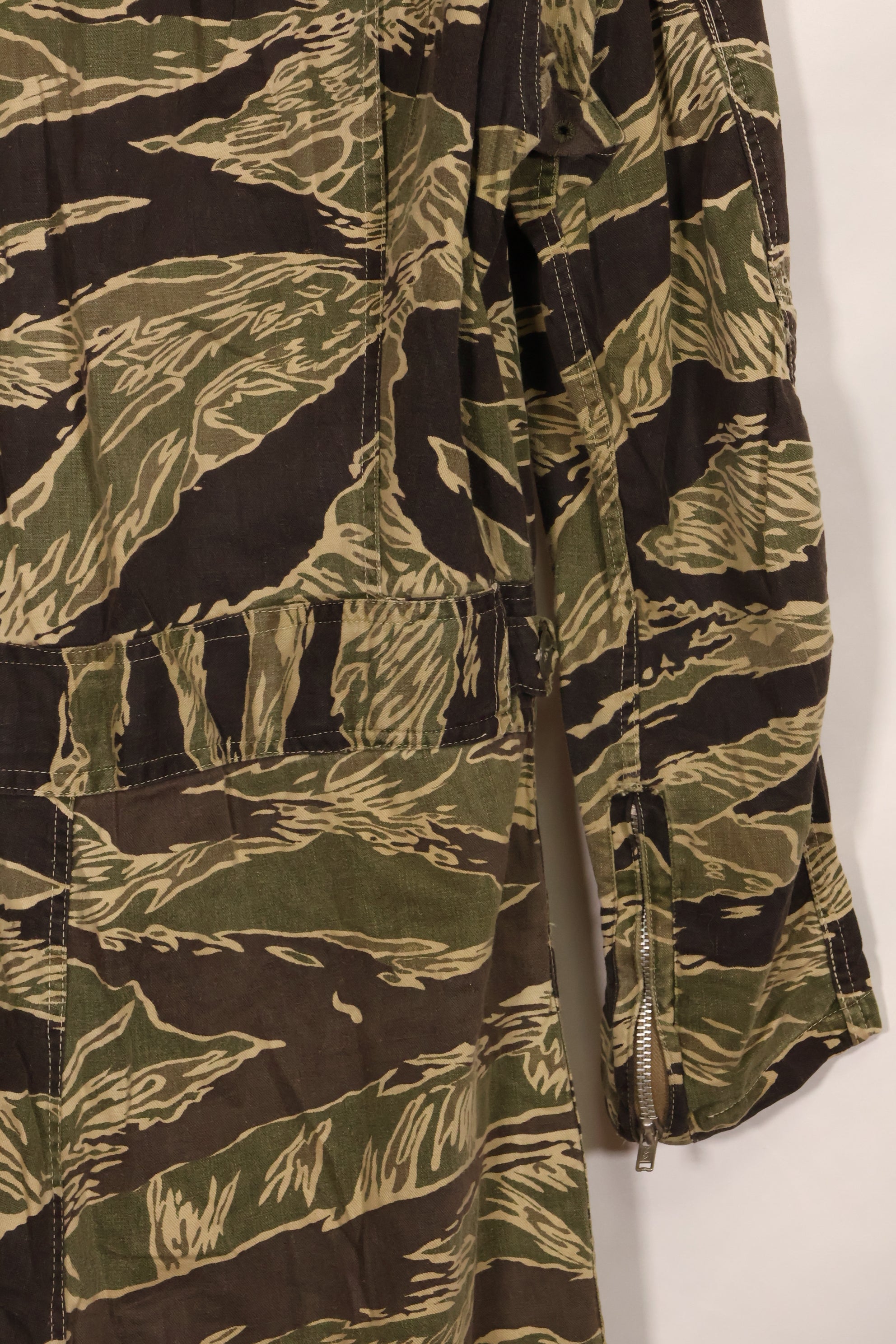 1960年代　42R  沖縄タイガーパターン　タイガーストライプ　フライトスーツ　中古品　ジッパー破損あり