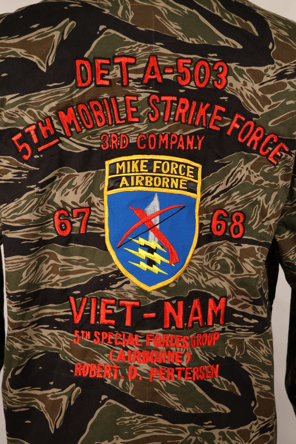 【限定生産品】レプリカ　沖縄 Mugi's 刺繍　MILITARIA 1911 シルバータイガー  USカットシャツ　ツアージャケット