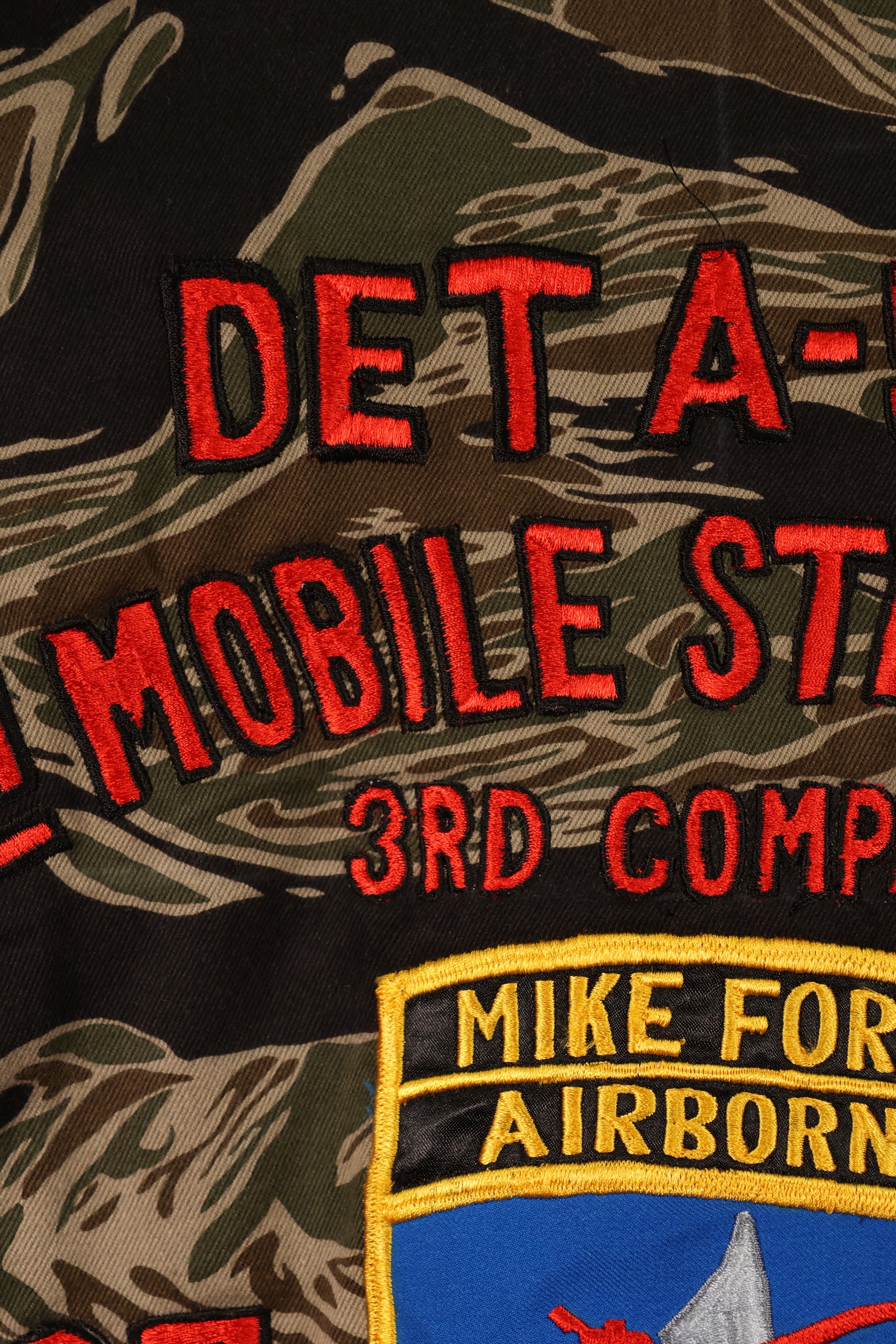 【限定生産品】レプリカ　沖縄 Mugi's 刺繍　MILITARIA 1911 シルバータイガー  USカットシャツ　ツアージャケット