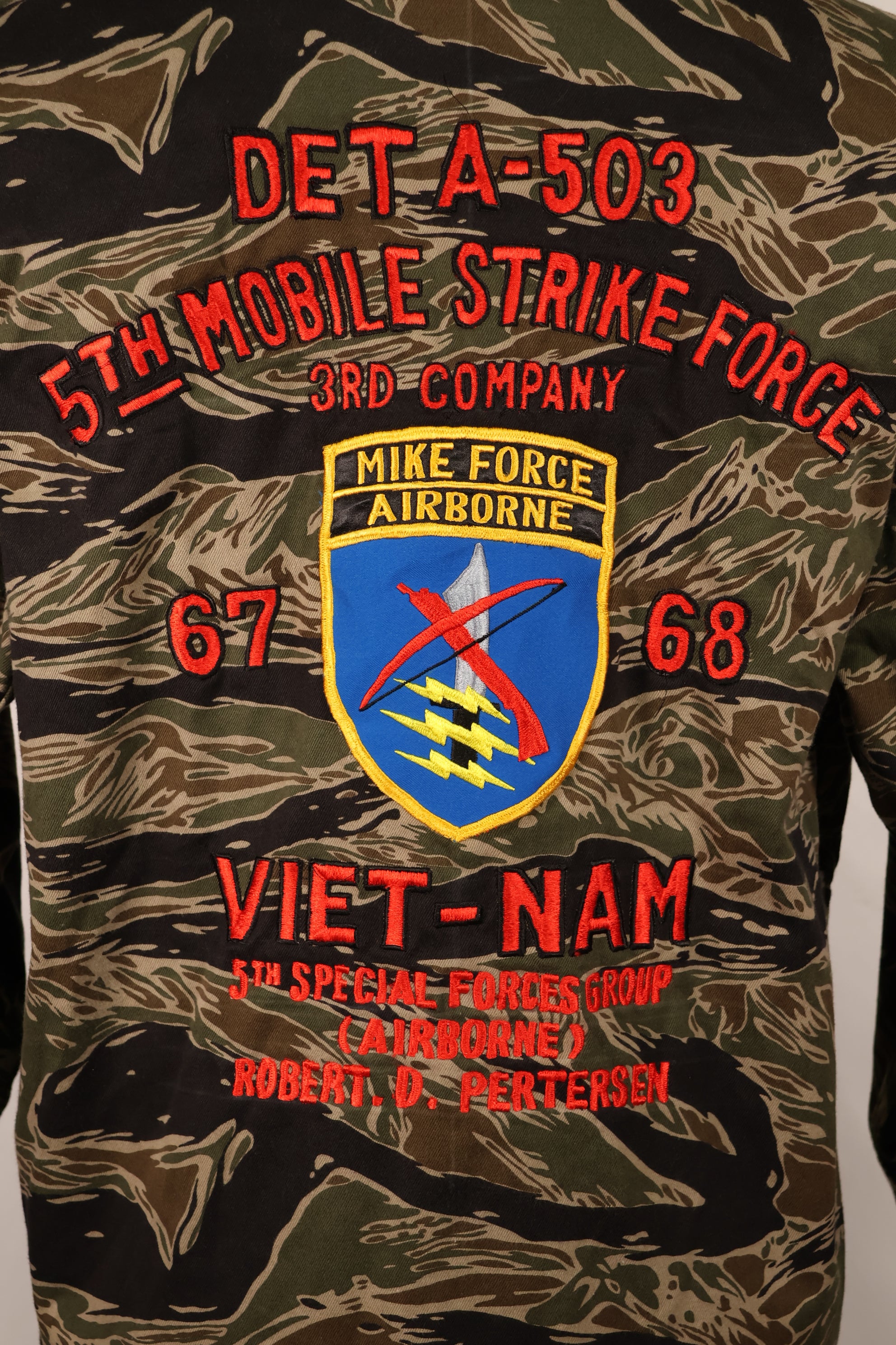 【限定生産品】レプリカ　沖縄 Mugi's 刺繍　MILITARIA 1911 シルバータイガー  USカットシャツ　ツアージャケット