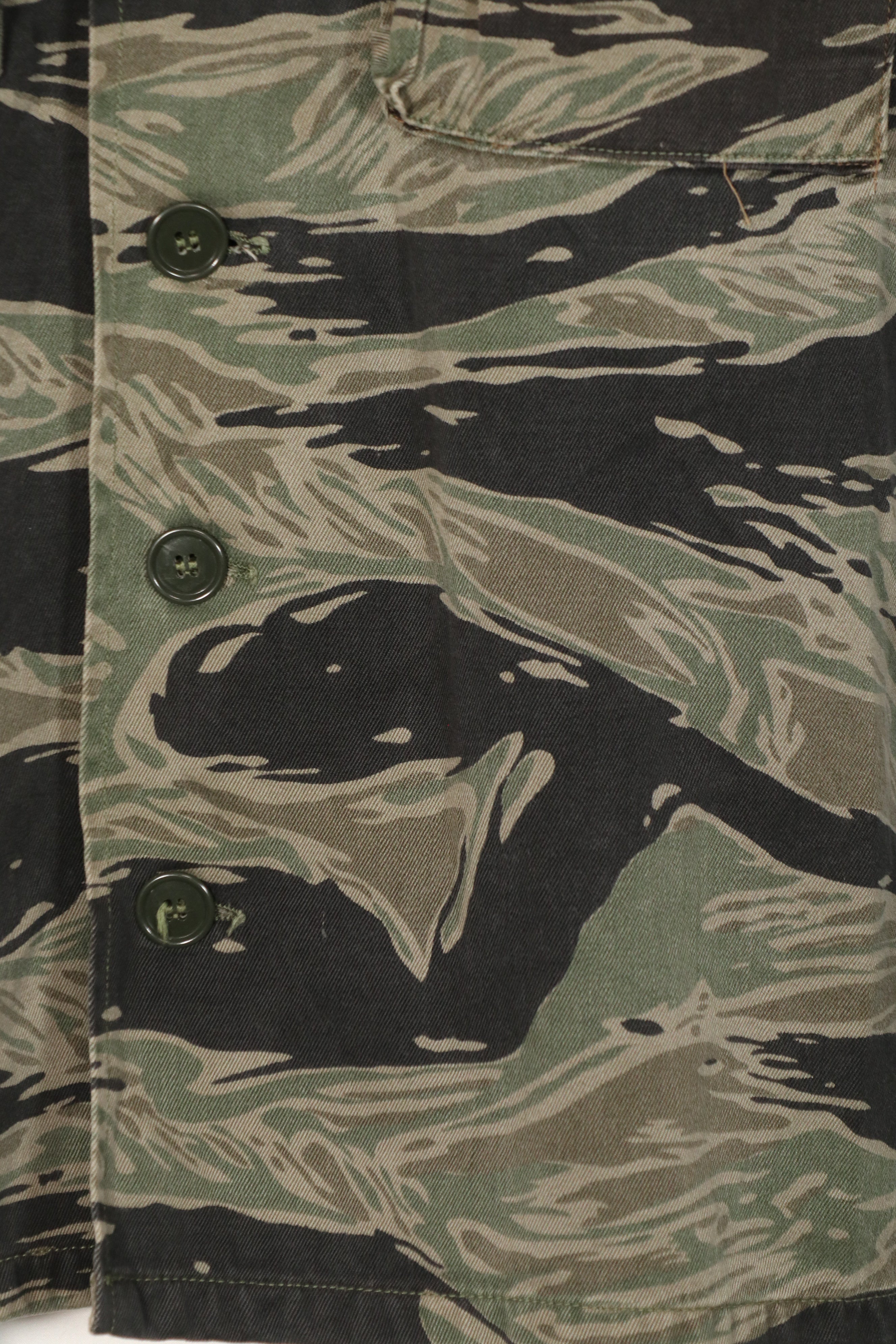 正品银色虎纹衬衫，二手，已褪色。上午