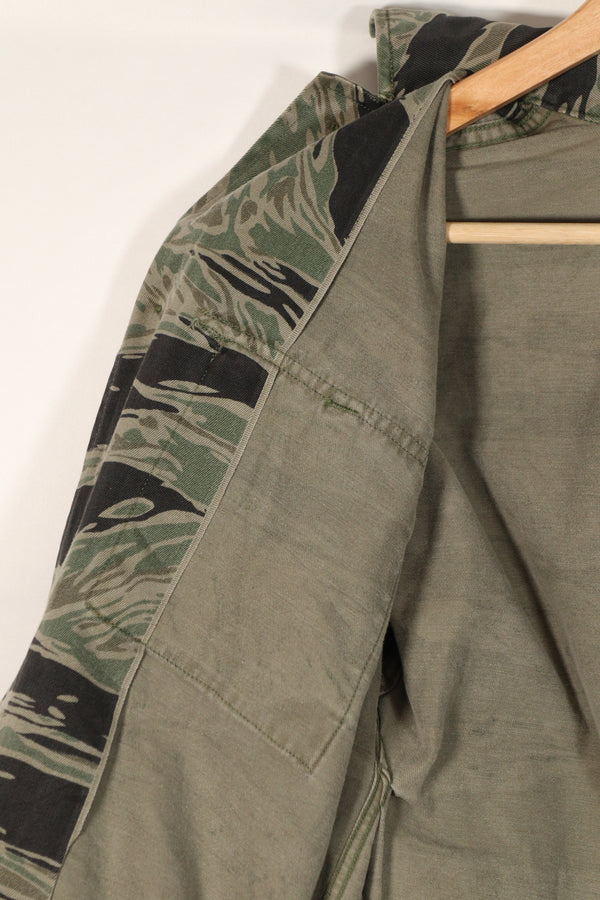 正品银色虎纹衬衫，二手，已褪色。上午