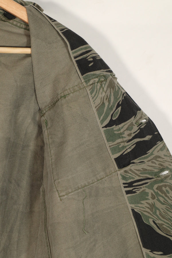 正品银色虎纹衬衫，二手，已褪色。上午