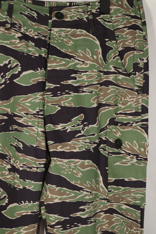 Replica Hong Kong Dragon Late Water Tiger Stripe Top and Bottom Set, very small production run