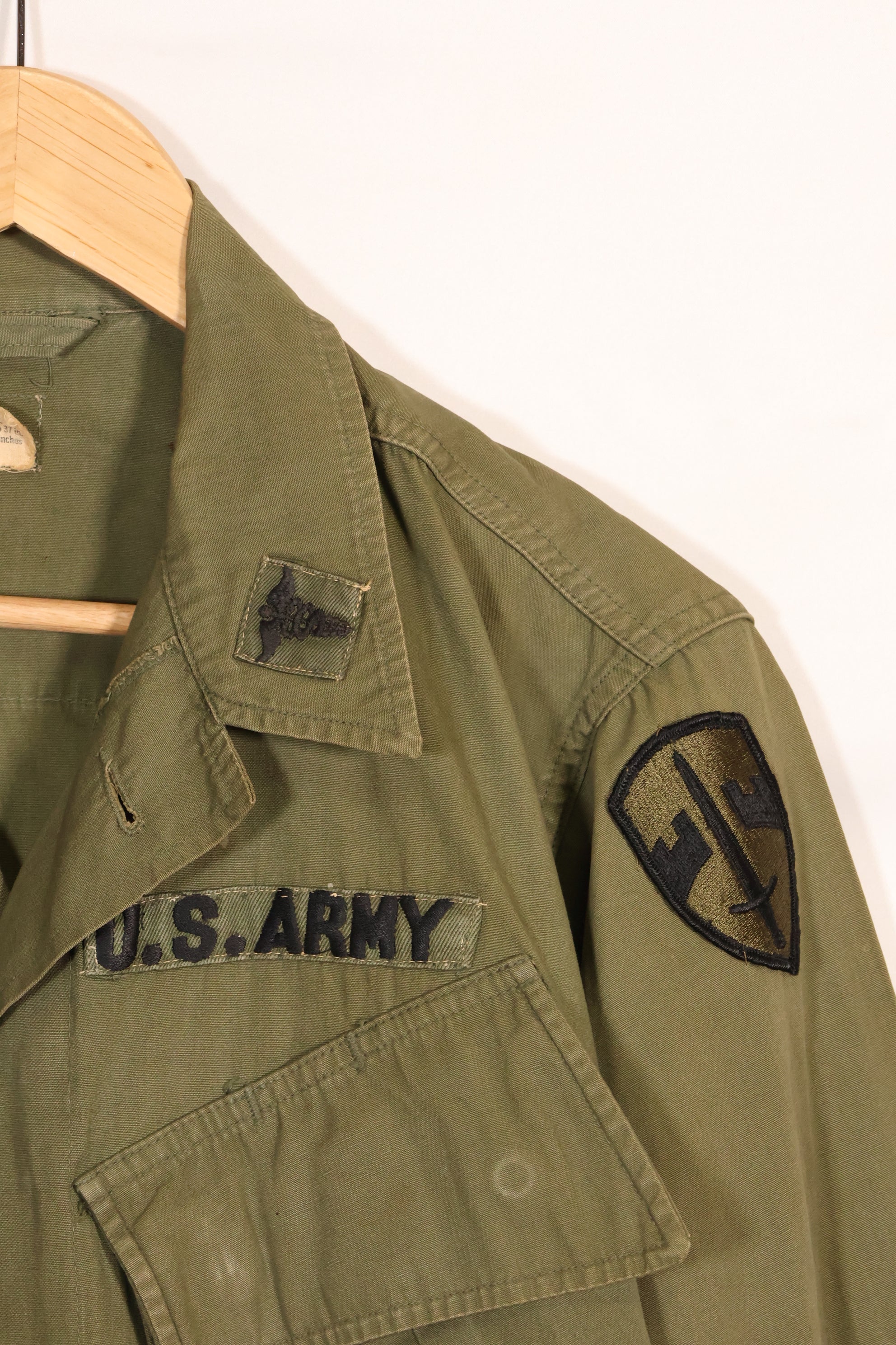 1966-67 S-R 3rd Model Jungle Fatigue Jacket MACV Medic with first patch used
