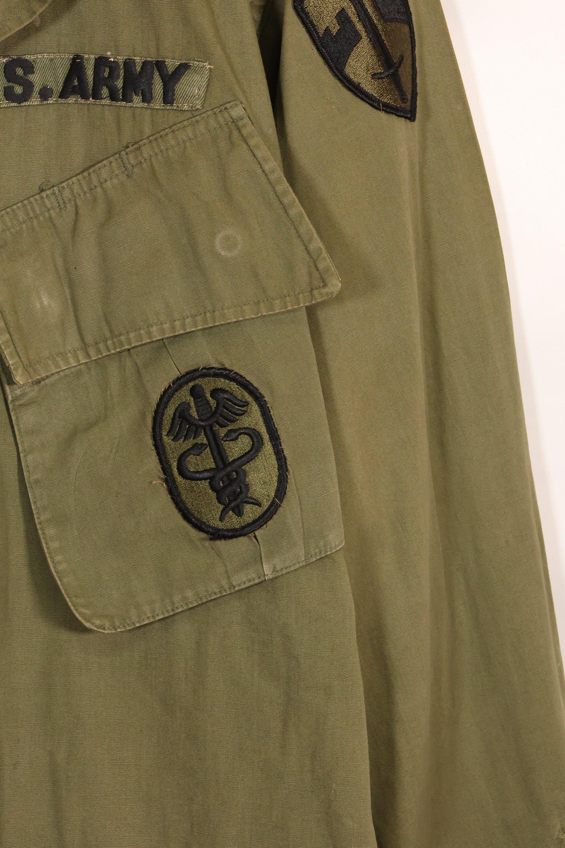 1966-67 S-R 3rd Model Jungle Fatigue Jacket MACV Medic with first patch used
