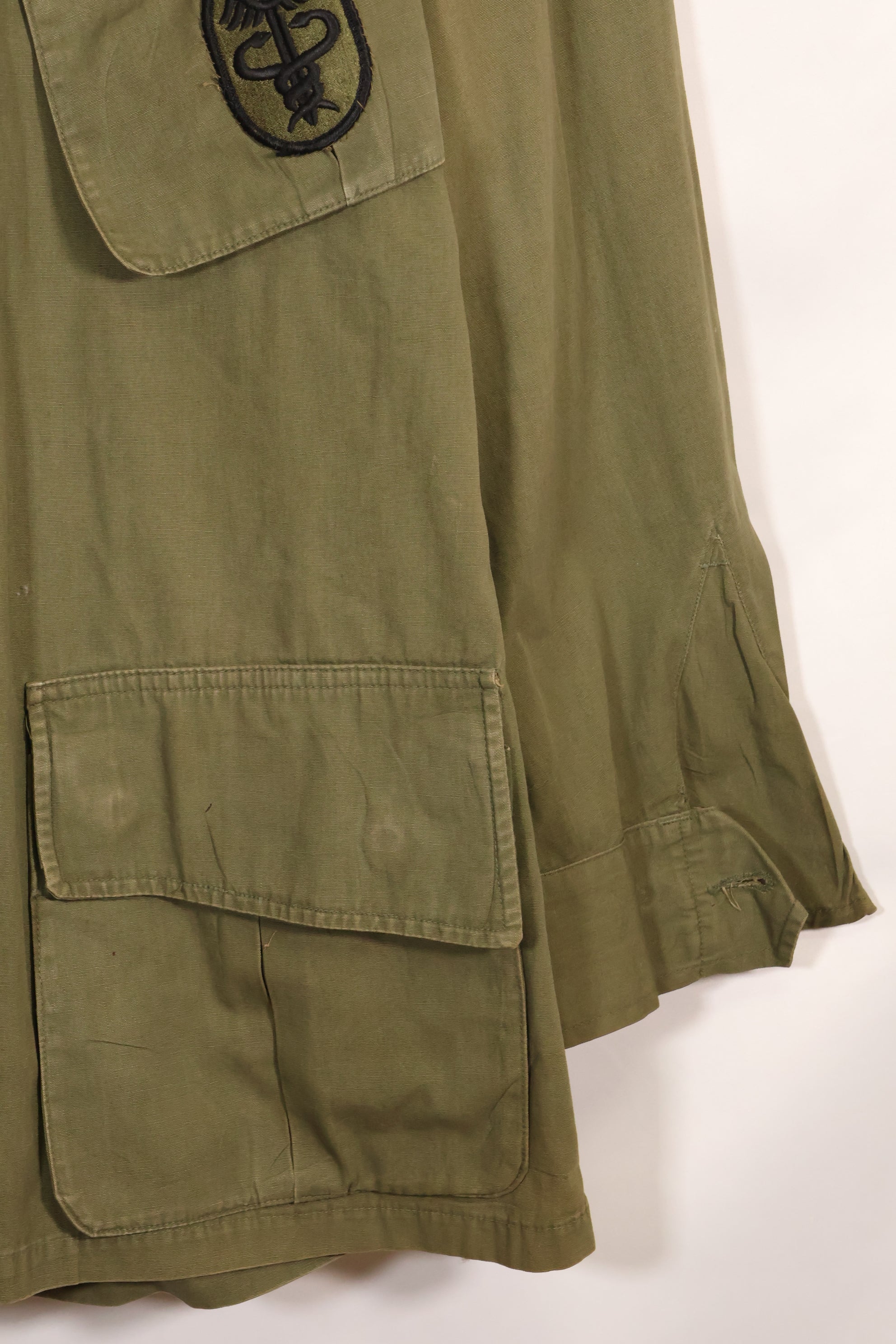 1966-67 S-R 3rd Model Jungle Fatigue Jacket MACV Medic with first patch used