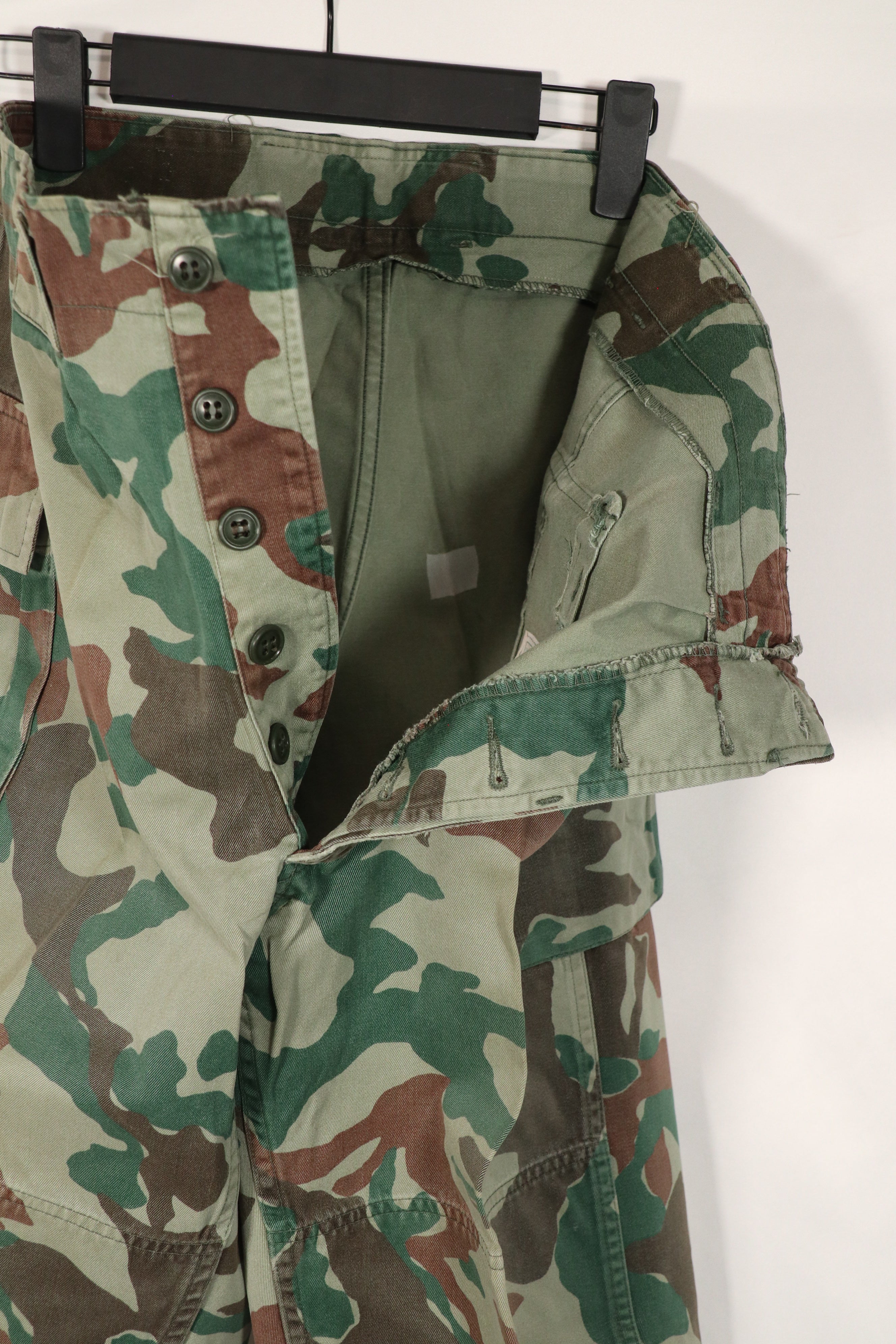 実物　日本国　陸上自衛隊　1980年代　熊笹迷彩　パンツ　中古品　傷あり