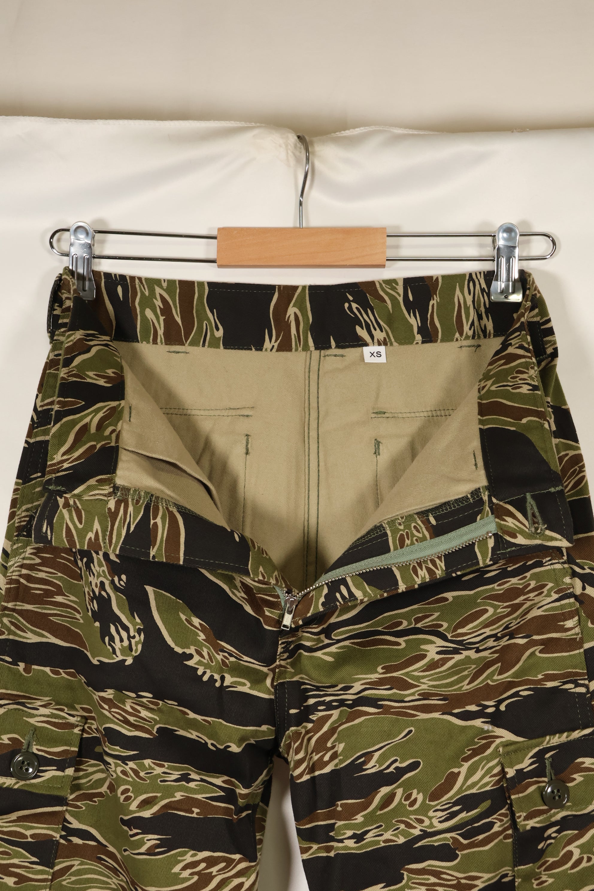 2024 US-XS MILITARIA 1911 Early Gold Tiger US Cut Pants Sample Used