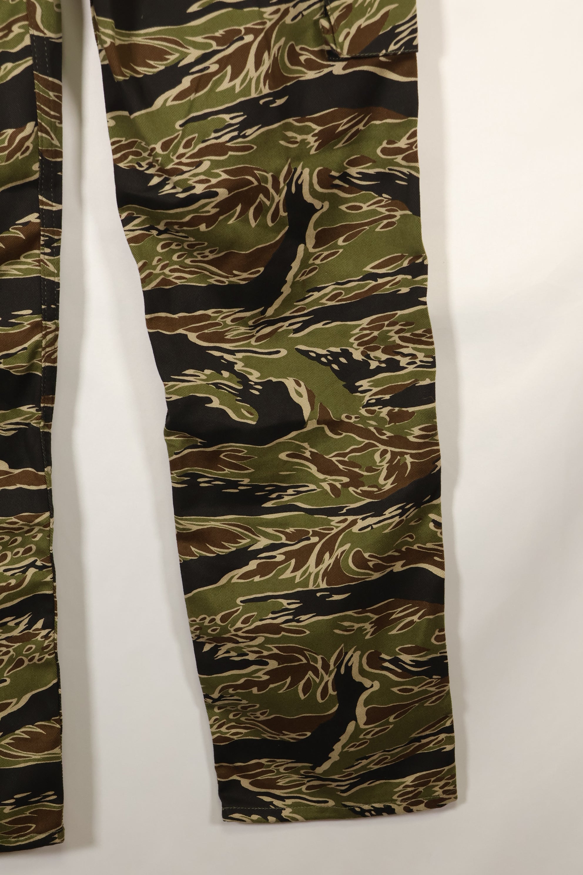 2024 US-XS MILITARIA 1911 Early Gold Tiger US Cut Pants Sample Used