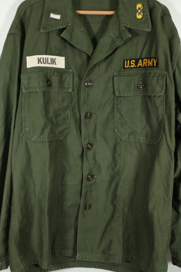 正品 OG-107 实用衬衫，早期批次，二手，臂章已修复。