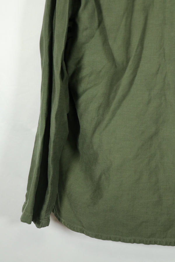 正品 OG-107 实用衬衫，早期批次，二手，臂章已修复。