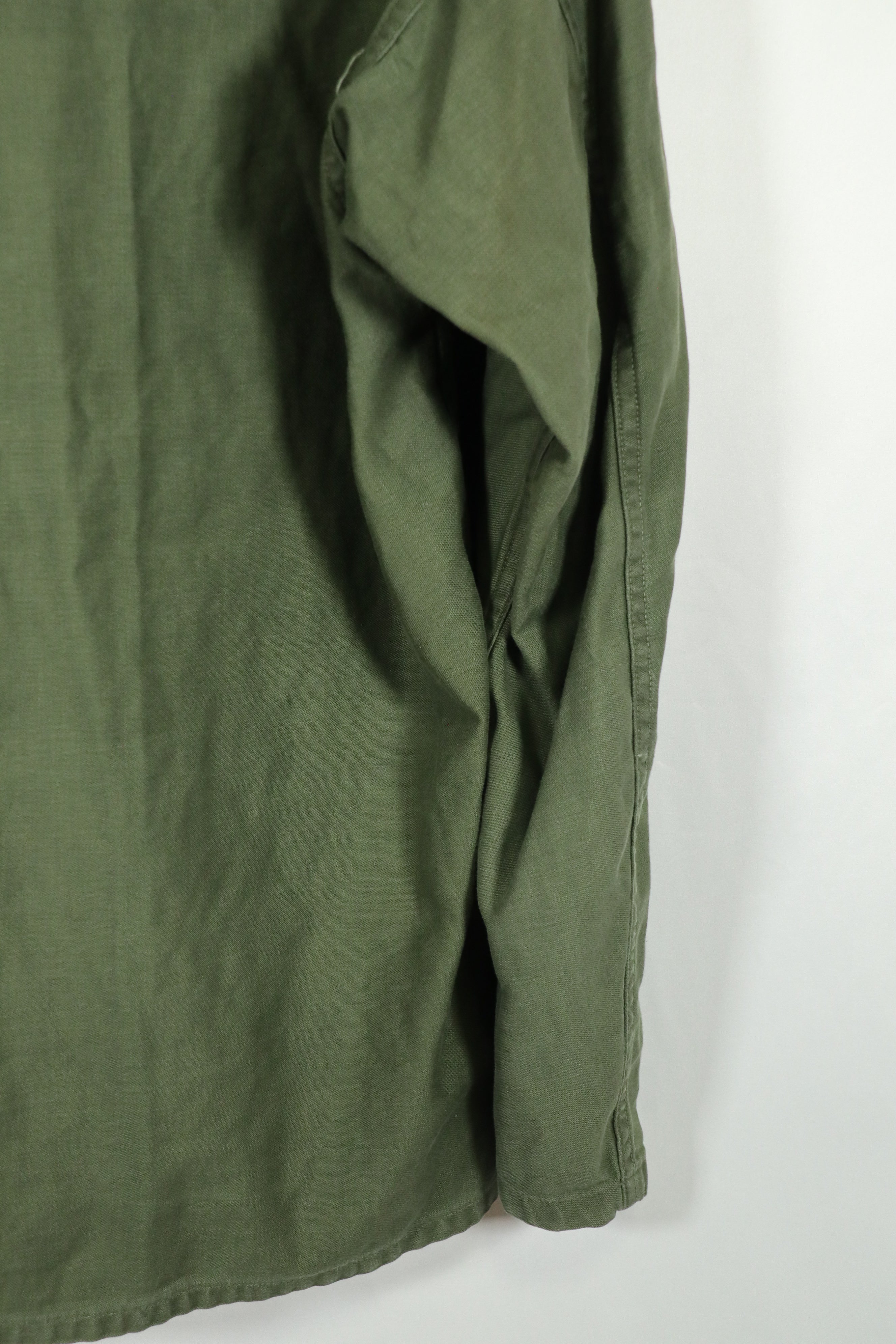 正品 OG-107 实用衬衫，早期批次，二手，臂章已修复。