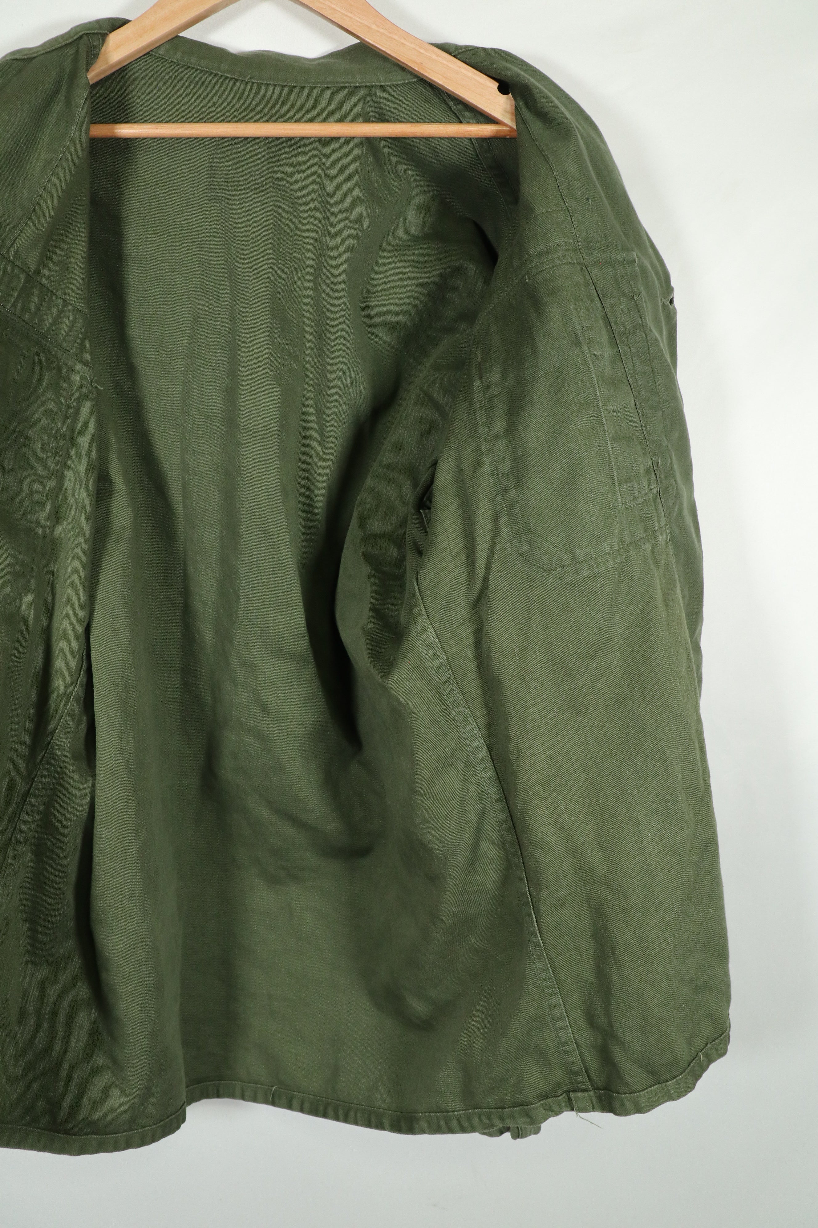 正品 OG-107 实用衬衫，早期批次，二手，臂章已修复。