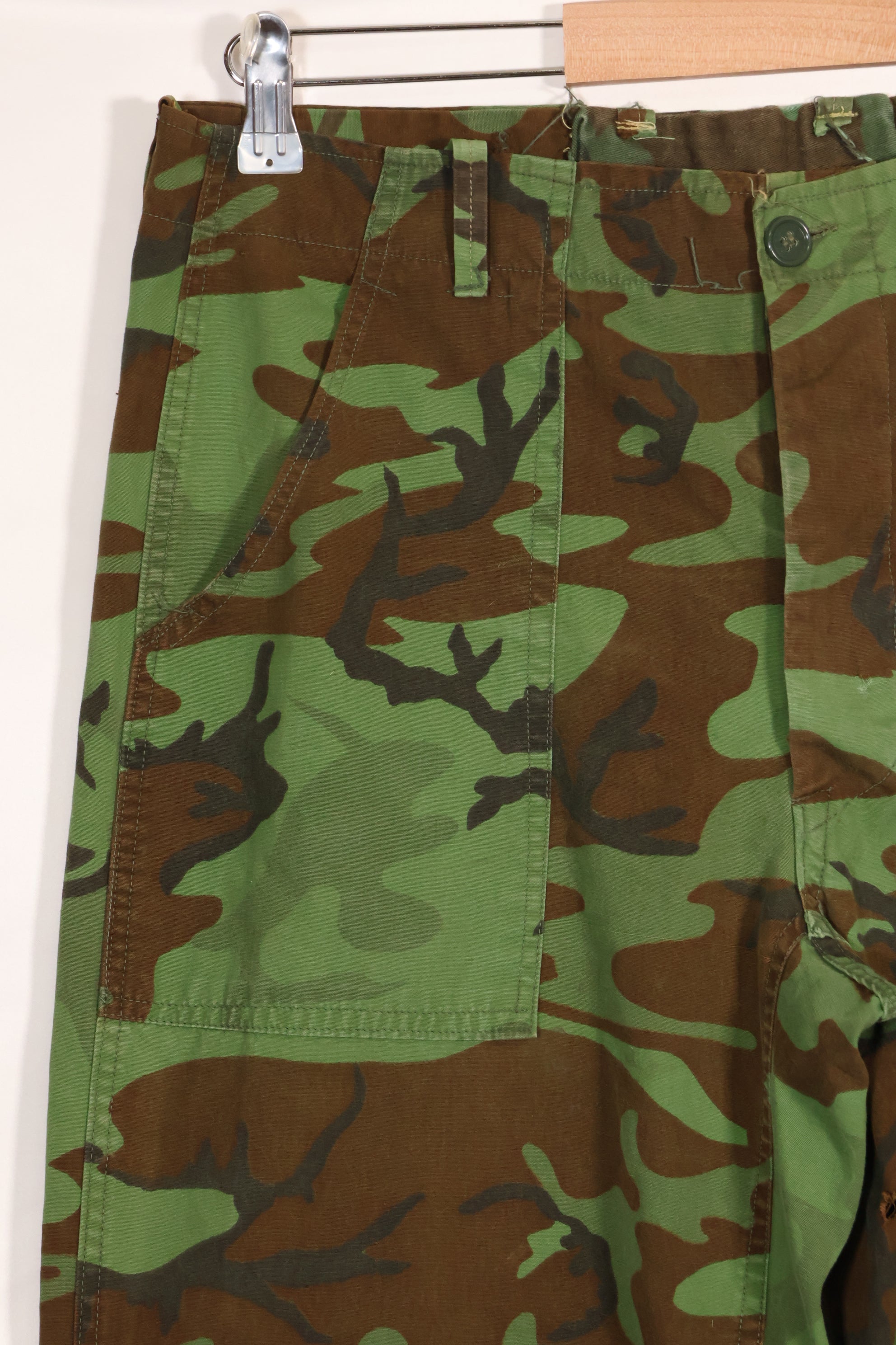 1960年代　ポップリン製　ARVN リーフ迷彩　パンツ　サイズ大きめ　薄手生地　レア品　中古品
