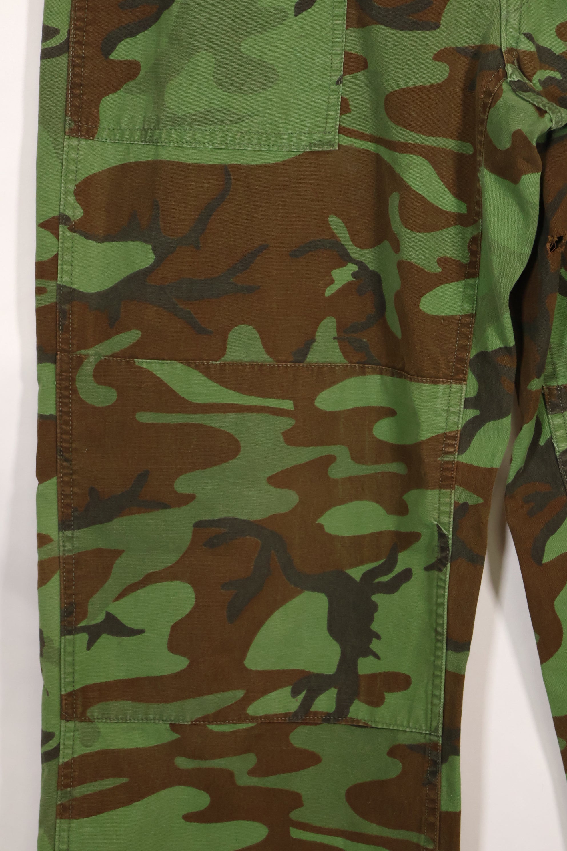 1960年代　ポップリン製　ARVN リーフ迷彩　パンツ　サイズ大きめ　薄手生地　レア品　中古品