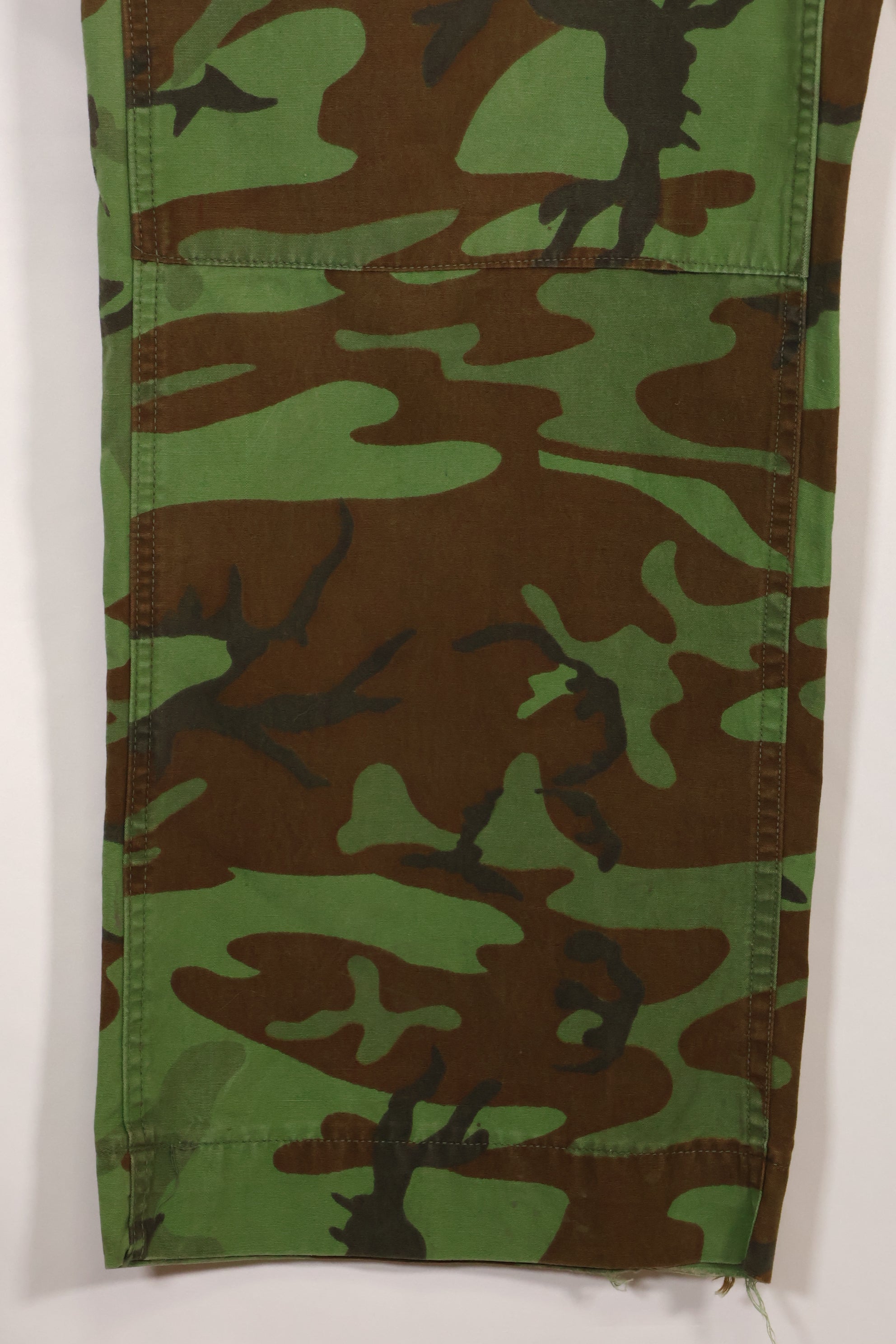 1960年代　ポップリン製　ARVN リーフ迷彩　パンツ　サイズ大きめ　薄手生地　レア品　中古品