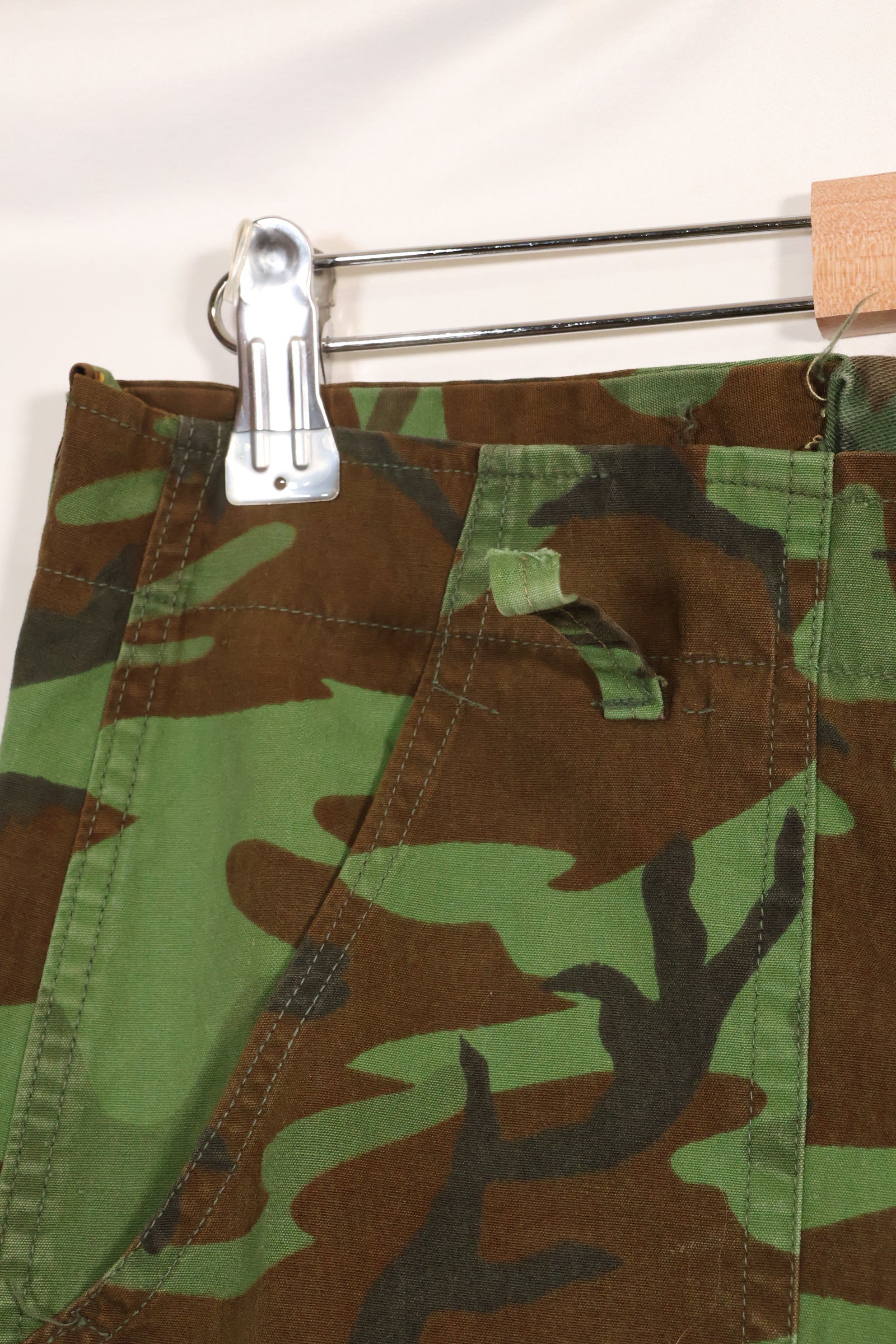 1960年代　ポップリン製　ARVN リーフ迷彩　パンツ　サイズ大きめ　薄手生地　レア品　中古品