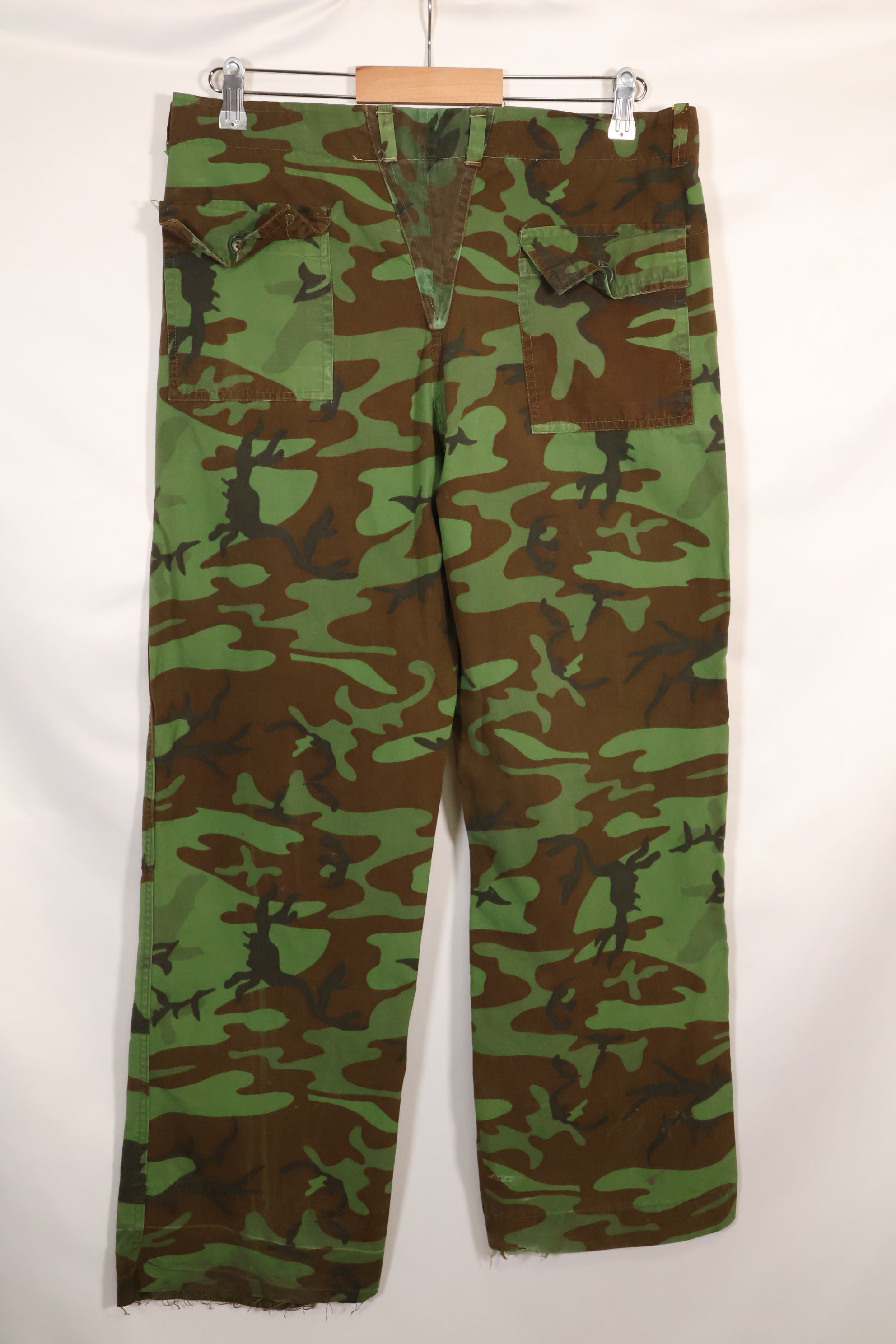 1960年代　ポップリン製　ARVN リーフ迷彩　パンツ　サイズ大きめ　薄手生地　レア品　中古品