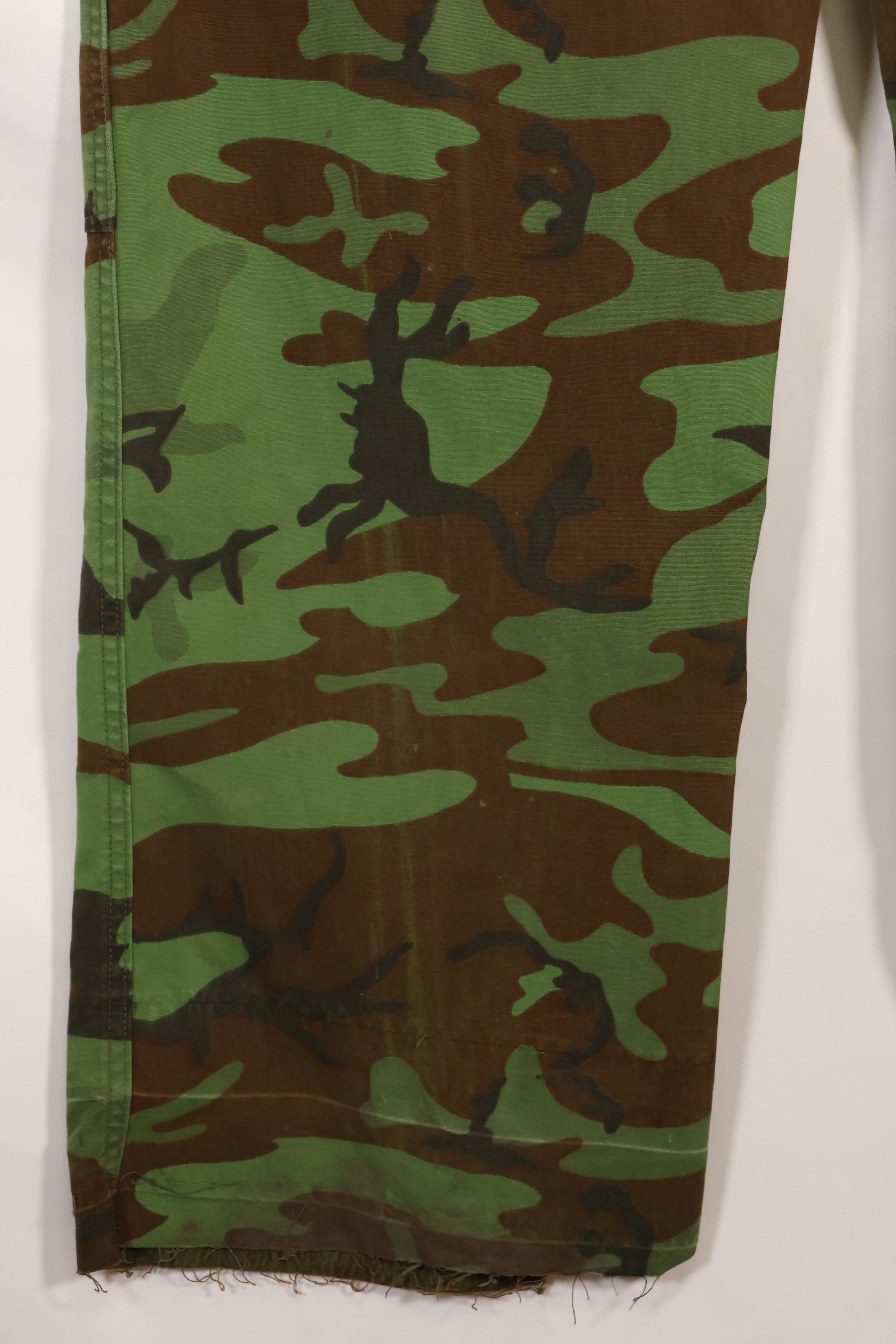 1960年代　ポップリン製　ARVN リーフ迷彩　パンツ　サイズ大きめ　薄手生地　レア品　中古品