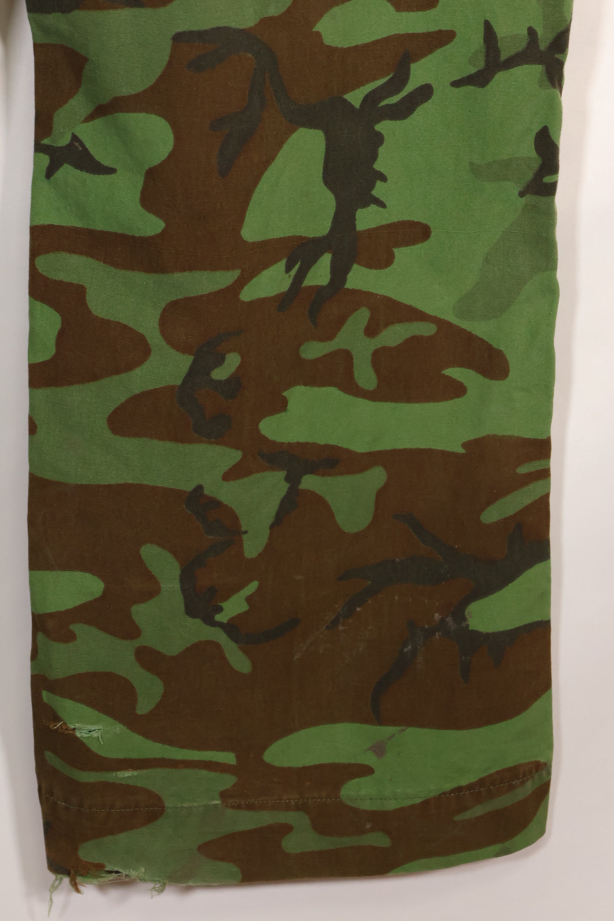 1960年代　ポップリン製　ARVN リーフ迷彩　パンツ　サイズ大きめ　薄手生地　レア品　中古品
