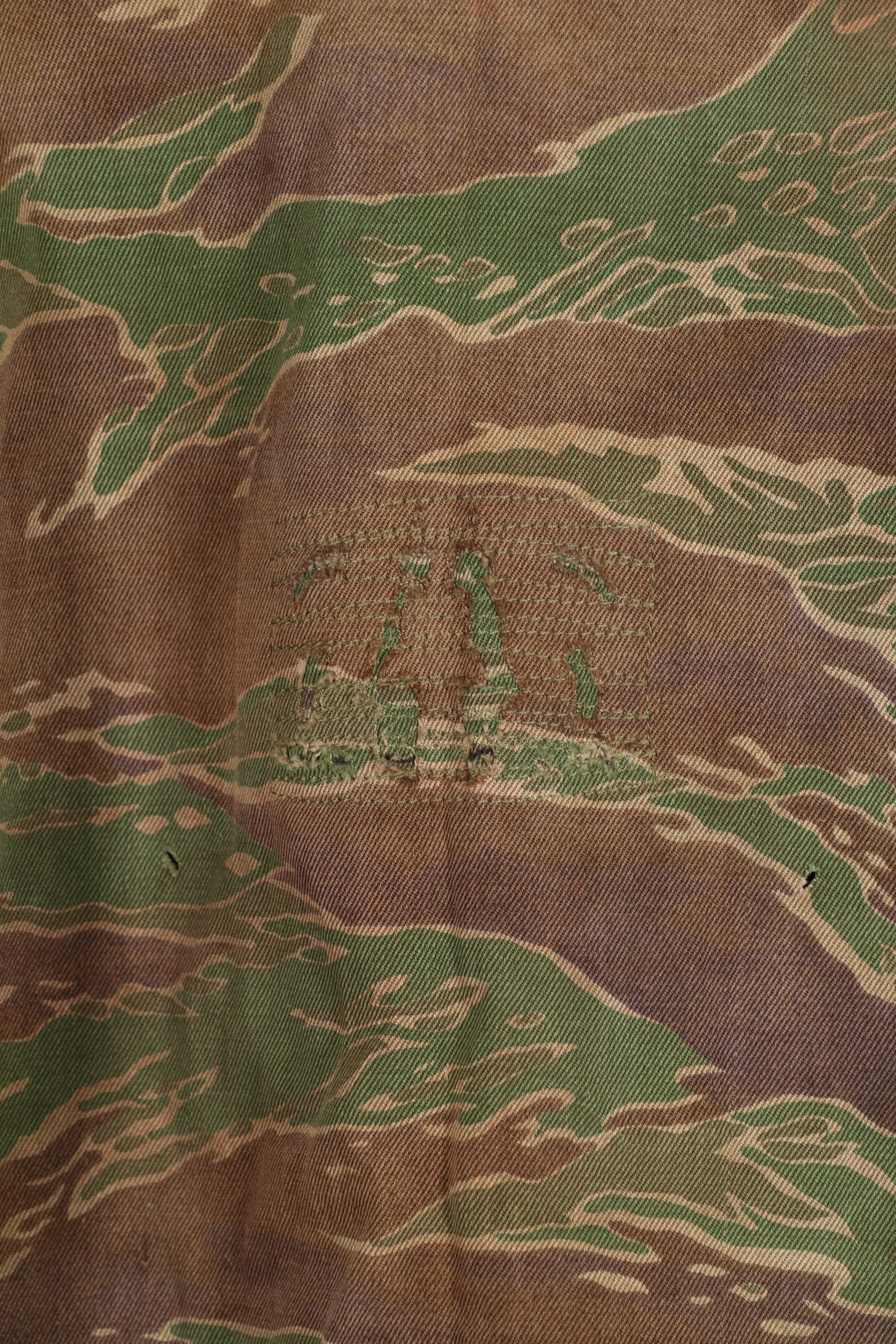 実物　タイガーストライプ　ゴールドタイガー派生パターン　シャツ　映画衣装品　D