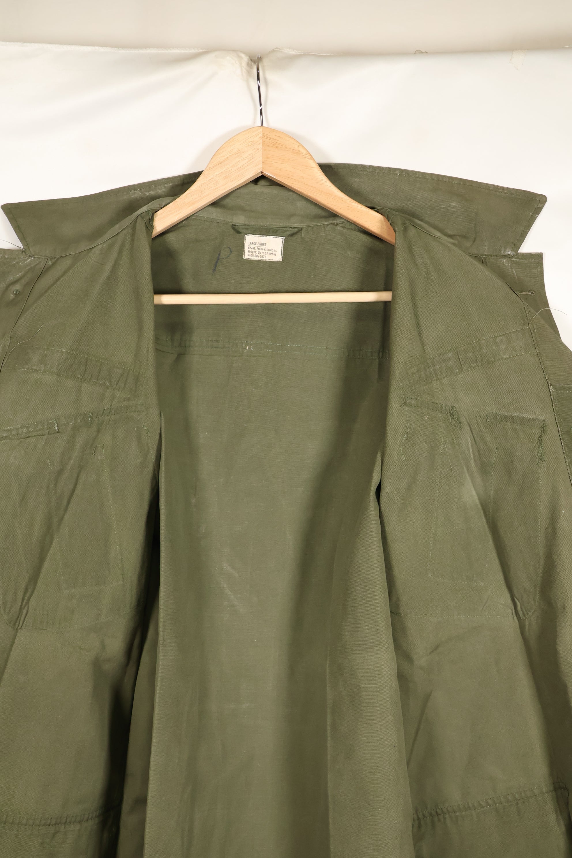 约 1967 年 L-S 美国空军空中警察第 3 型丛林疲劳夹克，短袖，定制旧款。