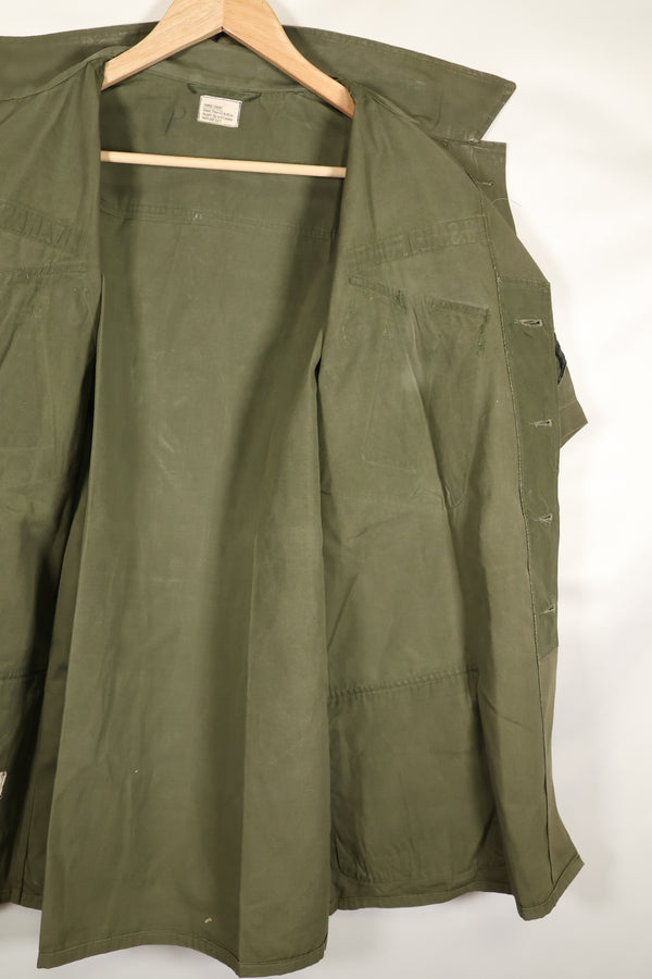 约 1967 年 L-S 美国空军空中警察第 3 型丛林疲劳夹克，短袖，定制旧款。