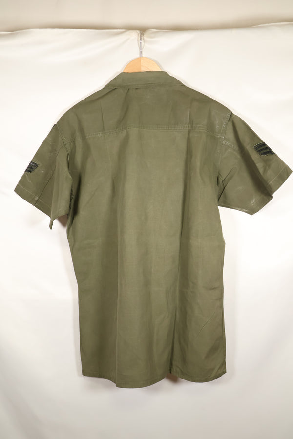 约 1967 年 L-S 美国空军空中警察第 3 型丛林疲劳夹克，短袖，定制旧款。
