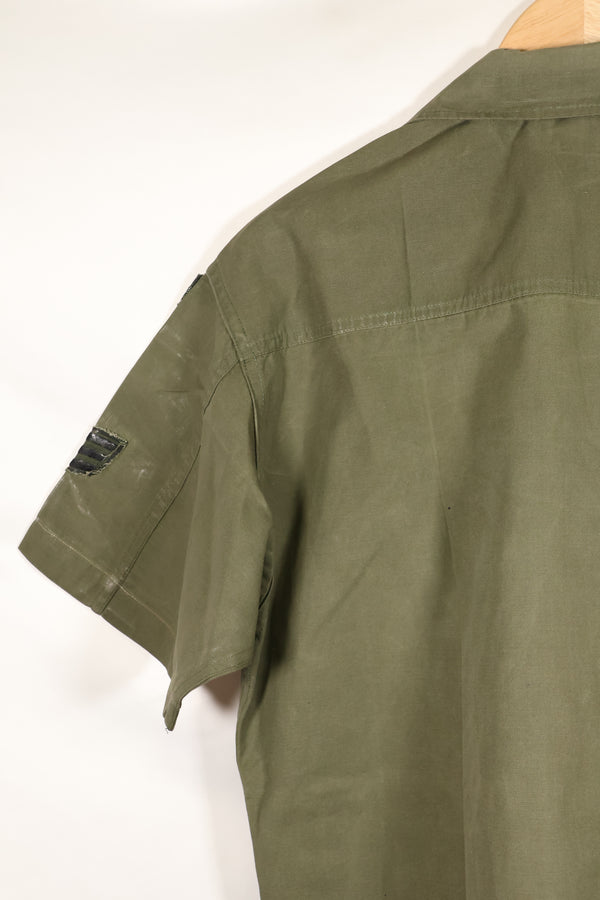 约 1967 年 L-S 美国空军空中警察第 3 型丛林疲劳夹克，短袖，定制旧款。