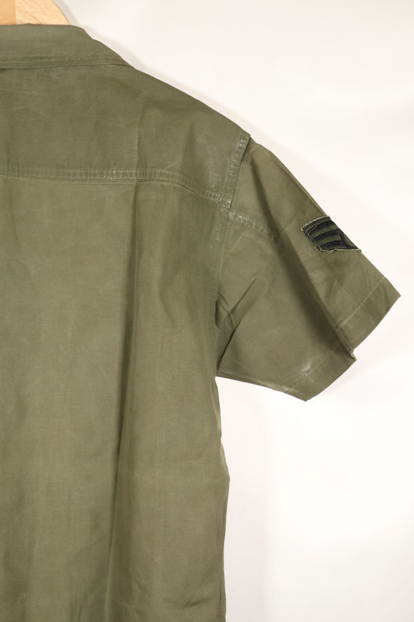 约 1967 年 L-S 美国空军空中警察第 3 型丛林疲劳夹克，短袖，定制旧款。