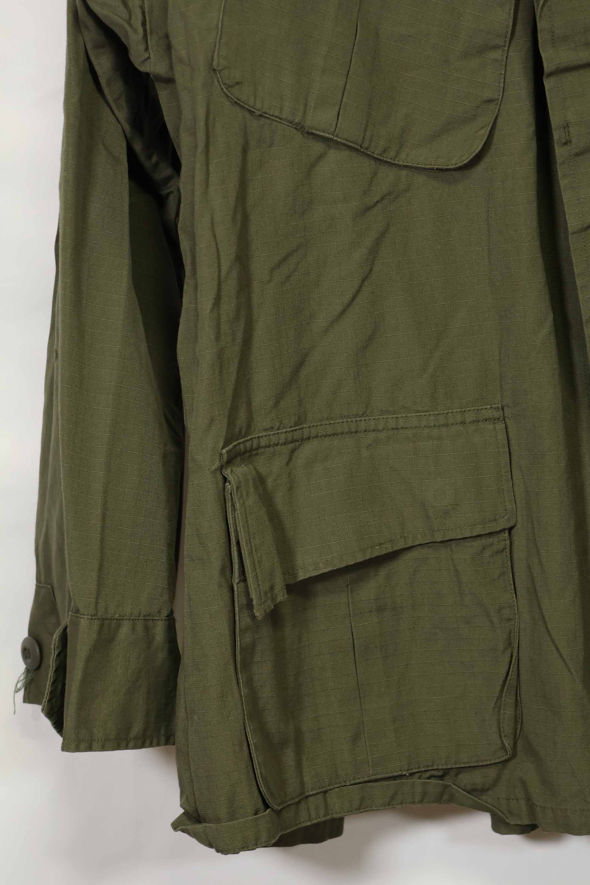 正品 1969 年全新库存第四代丛林迷彩夹克，长袖 D 码