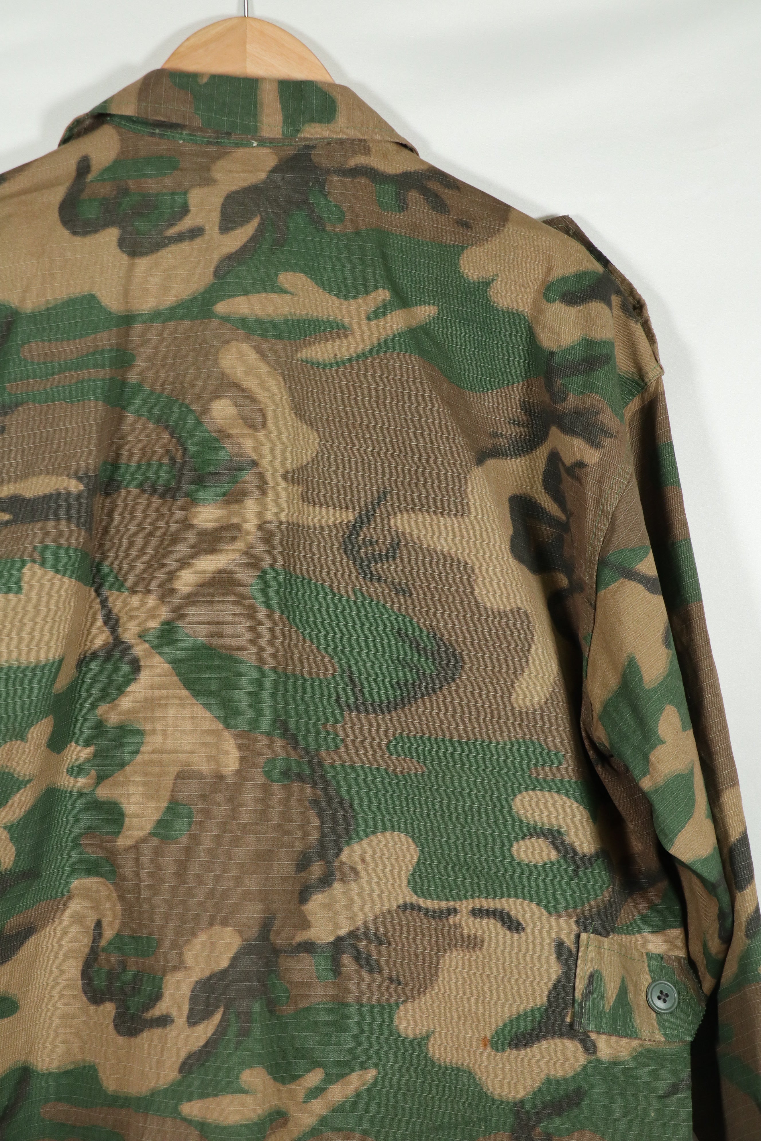 実物生地　南ベトナム　M59 ユーティリティ 空挺シャツ　パッチ後付け　未使用品